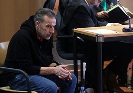 Senén Fernández, ayer, durante la quinta sesión de juicio por la muerte de su exmujer.