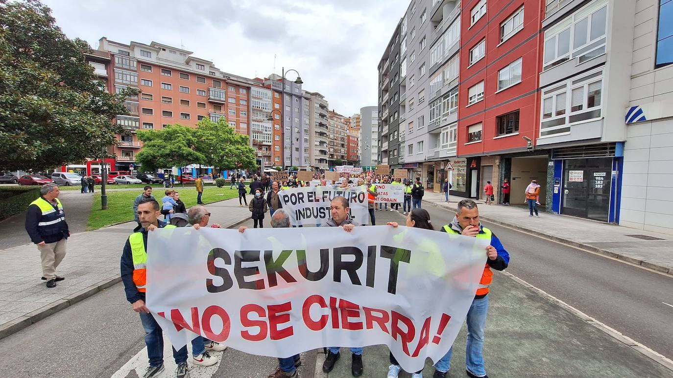 Avilés, unida contra el cierre en Saint-Gobain: «Cristalería no se cierra»