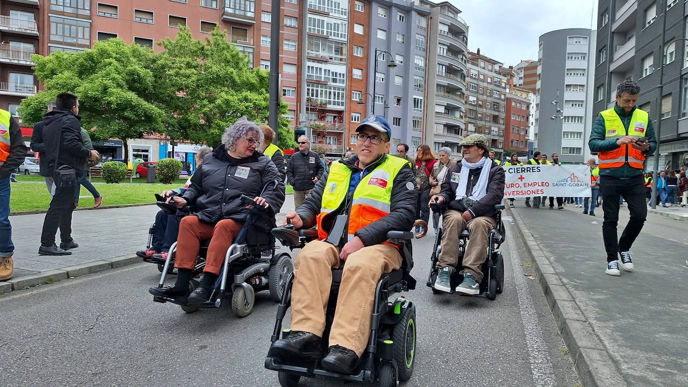 Avilés, unida contra el cierre en Saint-Gobain: «Cristalería no se cierra»