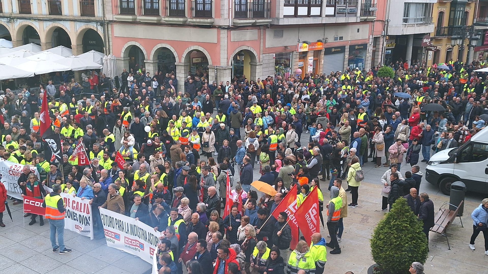 Avilés, unida contra el cierre en Saint-Gobain: «Cristalería no se cierra»