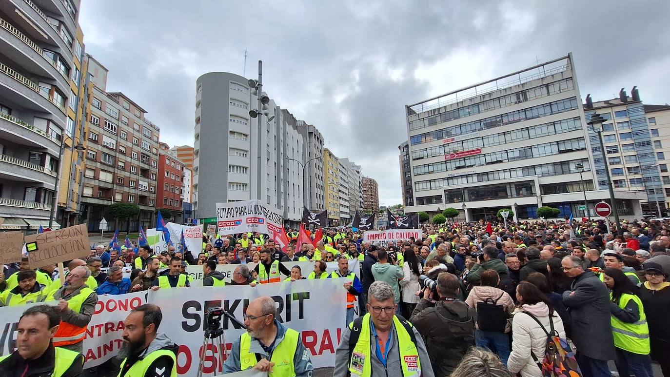 Avilés, unida contra el cierre en Saint-Gobain: «Cristalería no se cierra»