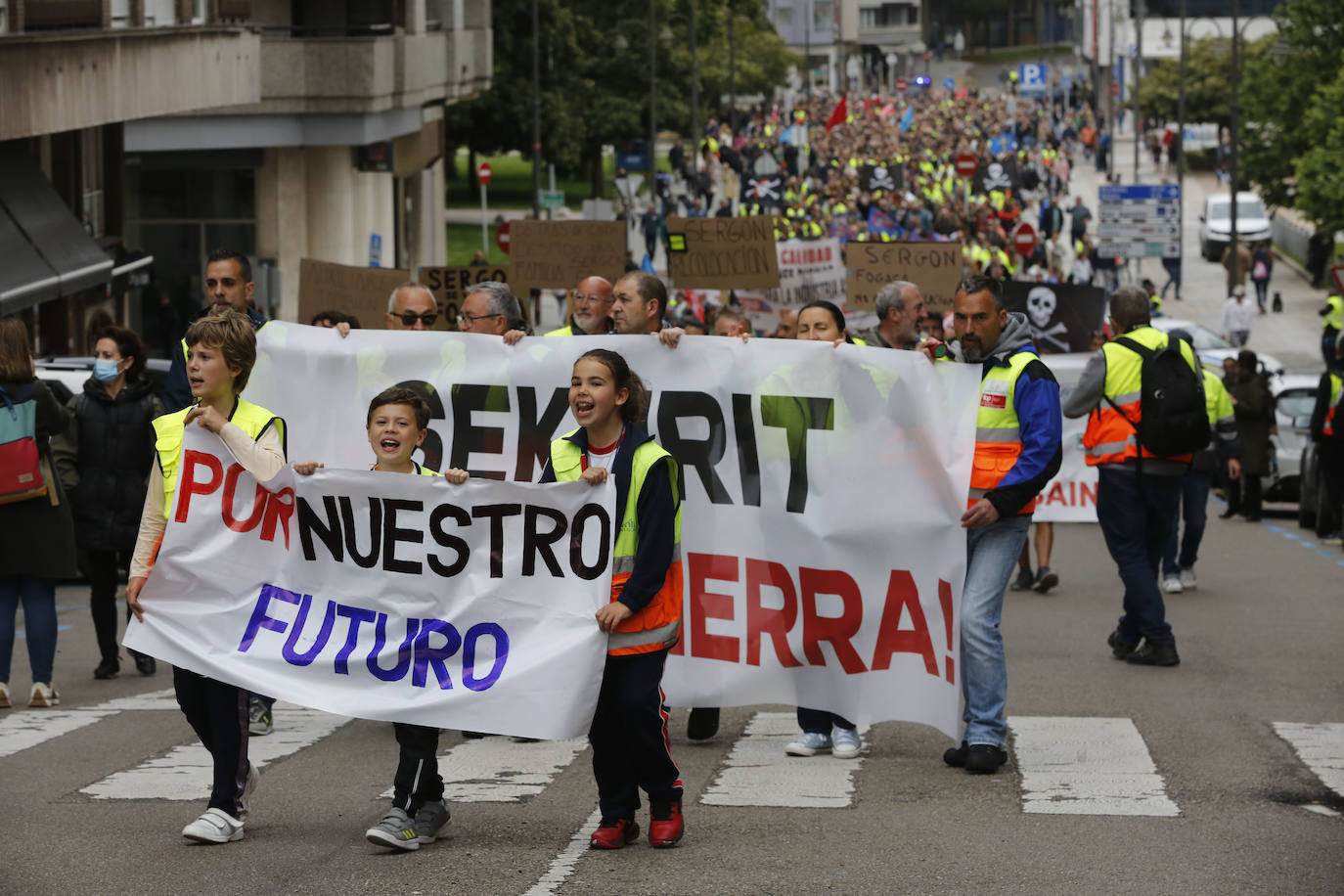 Avilés, unida contra el cierre en Saint-Gobain: «Cristalería no se cierra»