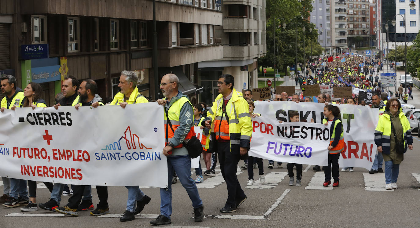 Avilés, unida contra el cierre en Saint-Gobain: «Cristalería no se cierra»