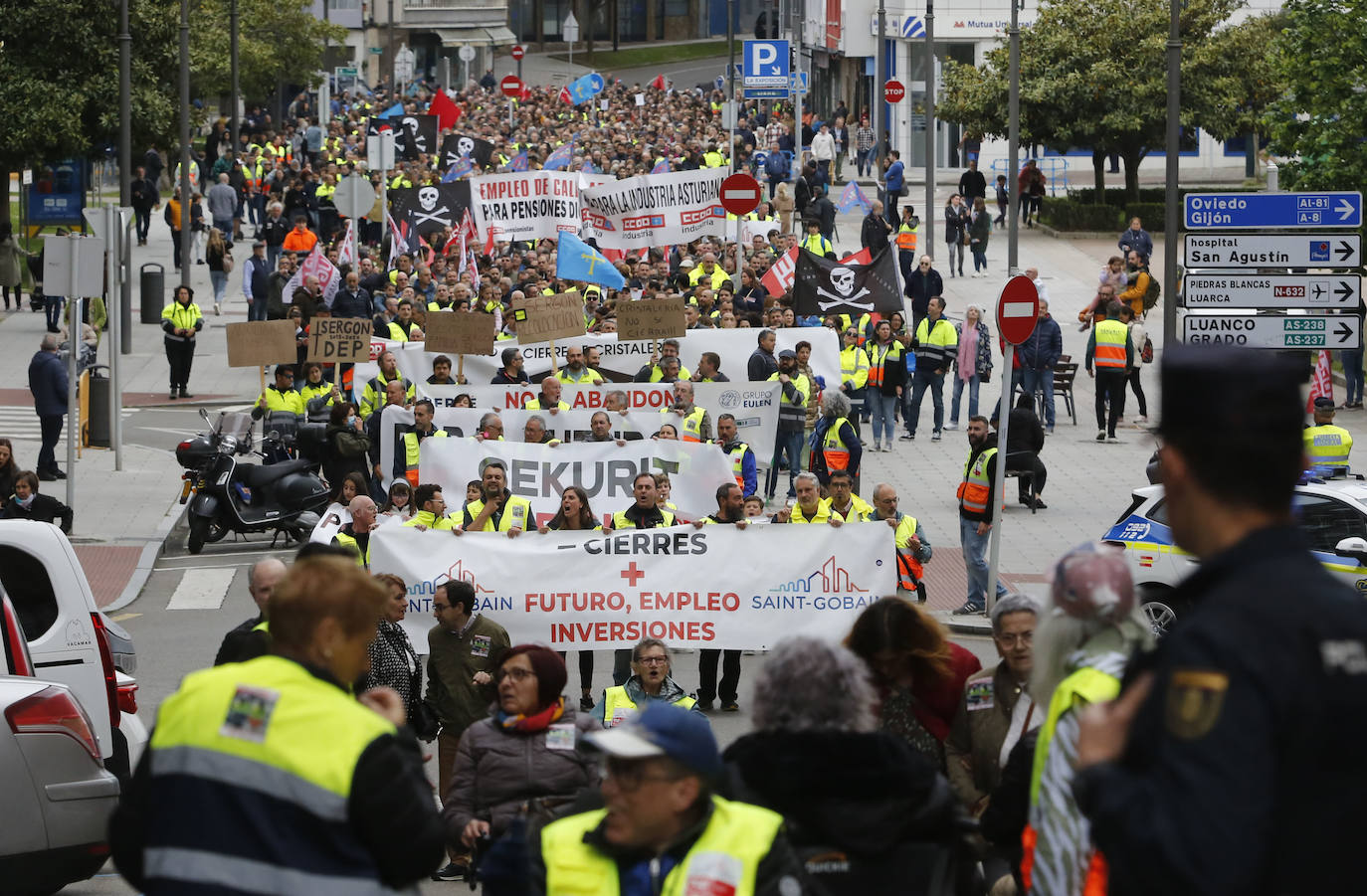 Avilés, unida contra el cierre en Saint-Gobain: «Cristalería no se cierra»