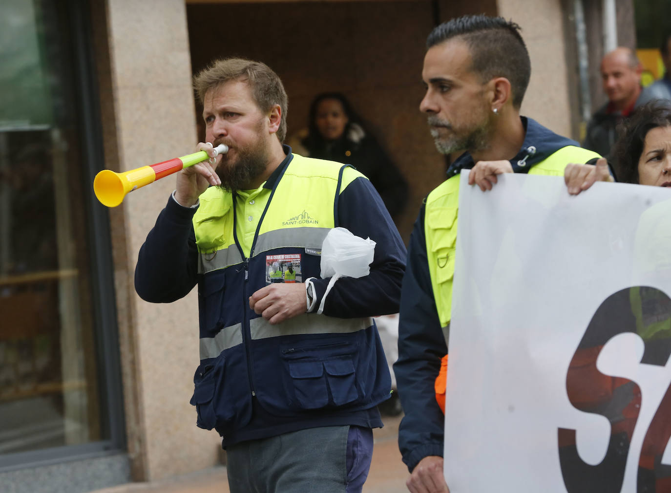 Avilés, unida contra el cierre en Saint-Gobain: «Cristalería no se cierra»