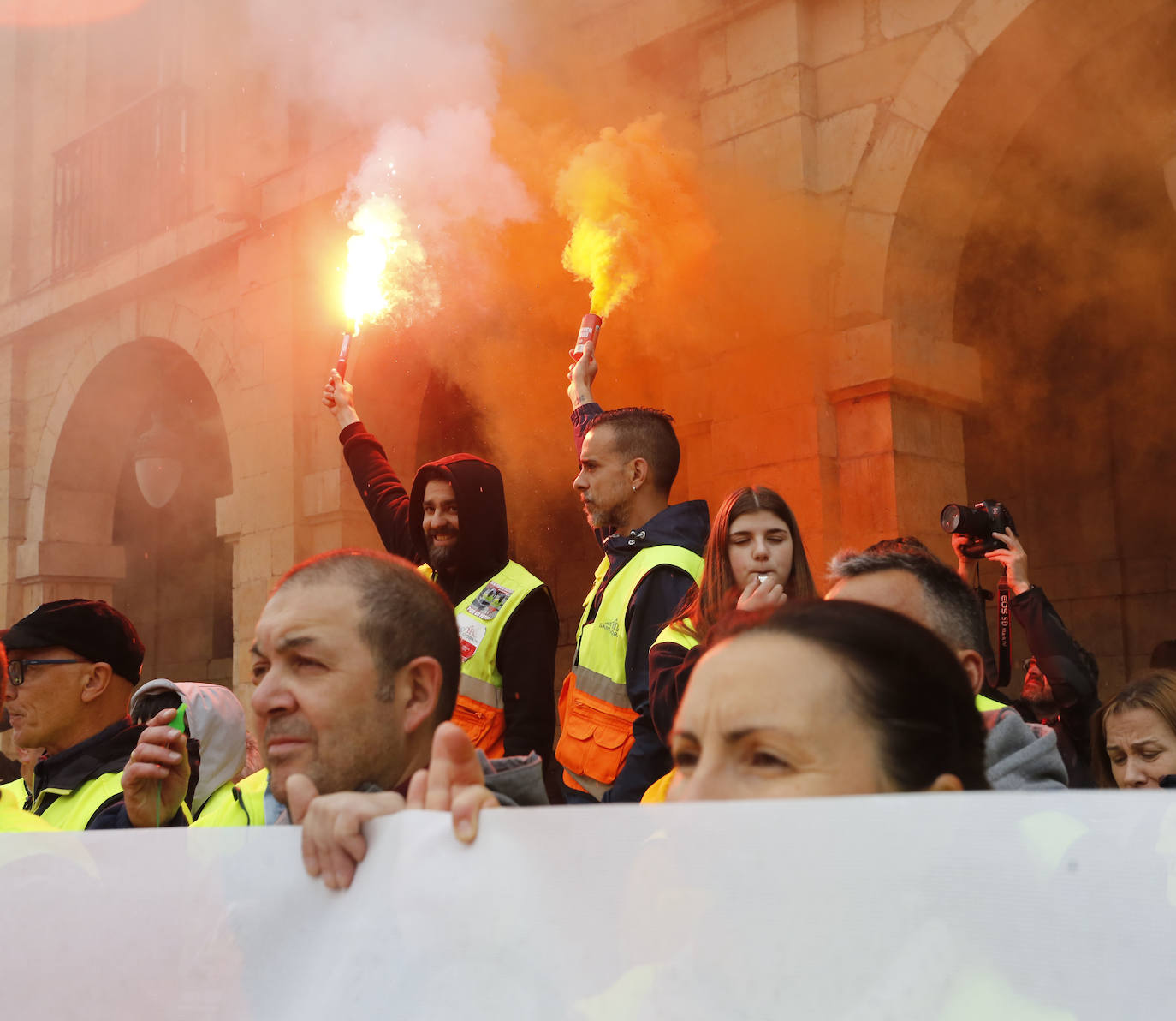 Avilés, unida contra el cierre en Saint-Gobain: «Cristalería no se cierra»