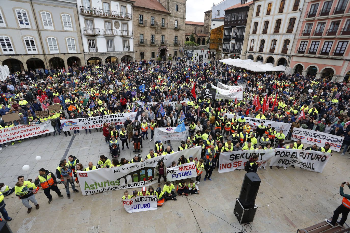 Avilés, unida contra el cierre en Saint-Gobain: «Cristalería no se cierra»