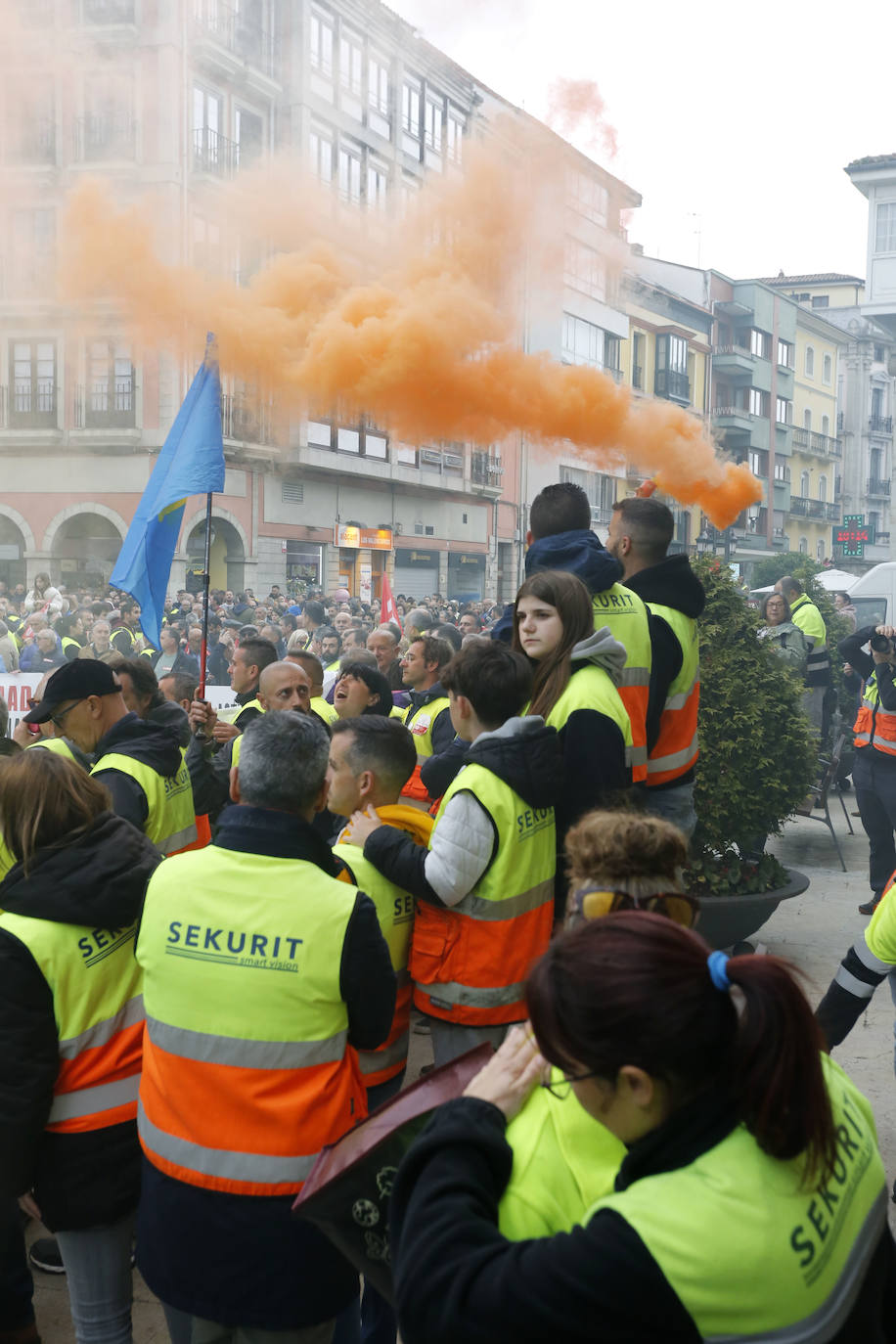 Avilés, unida contra el cierre en Saint-Gobain: «Cristalería no se cierra»