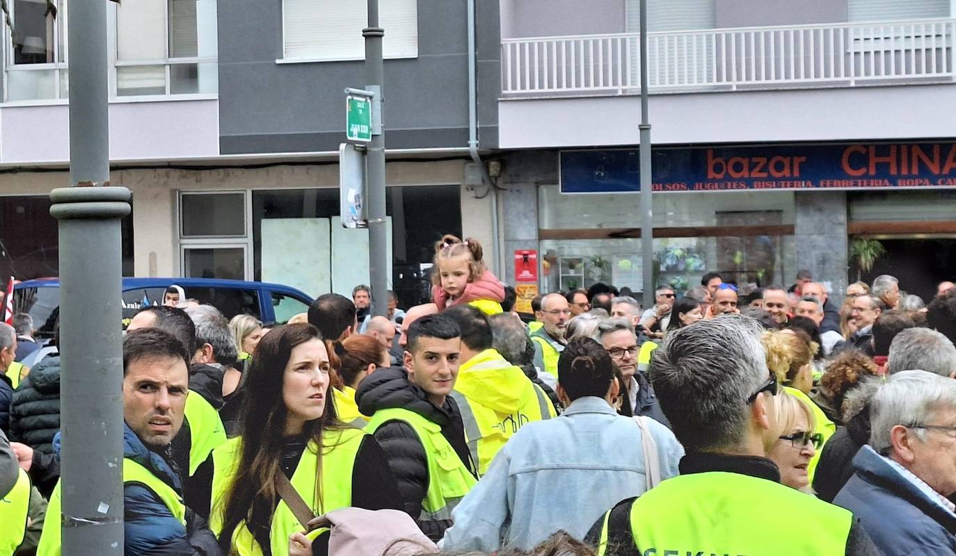 Avilés, unida contra el cierre en Saint-Gobain: «Cristalería no se cierra»