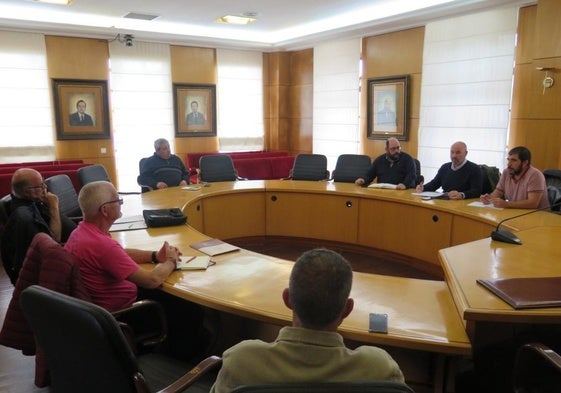 Reunión de la comisión para abordar los problemas del sector ganadero en Carreño.