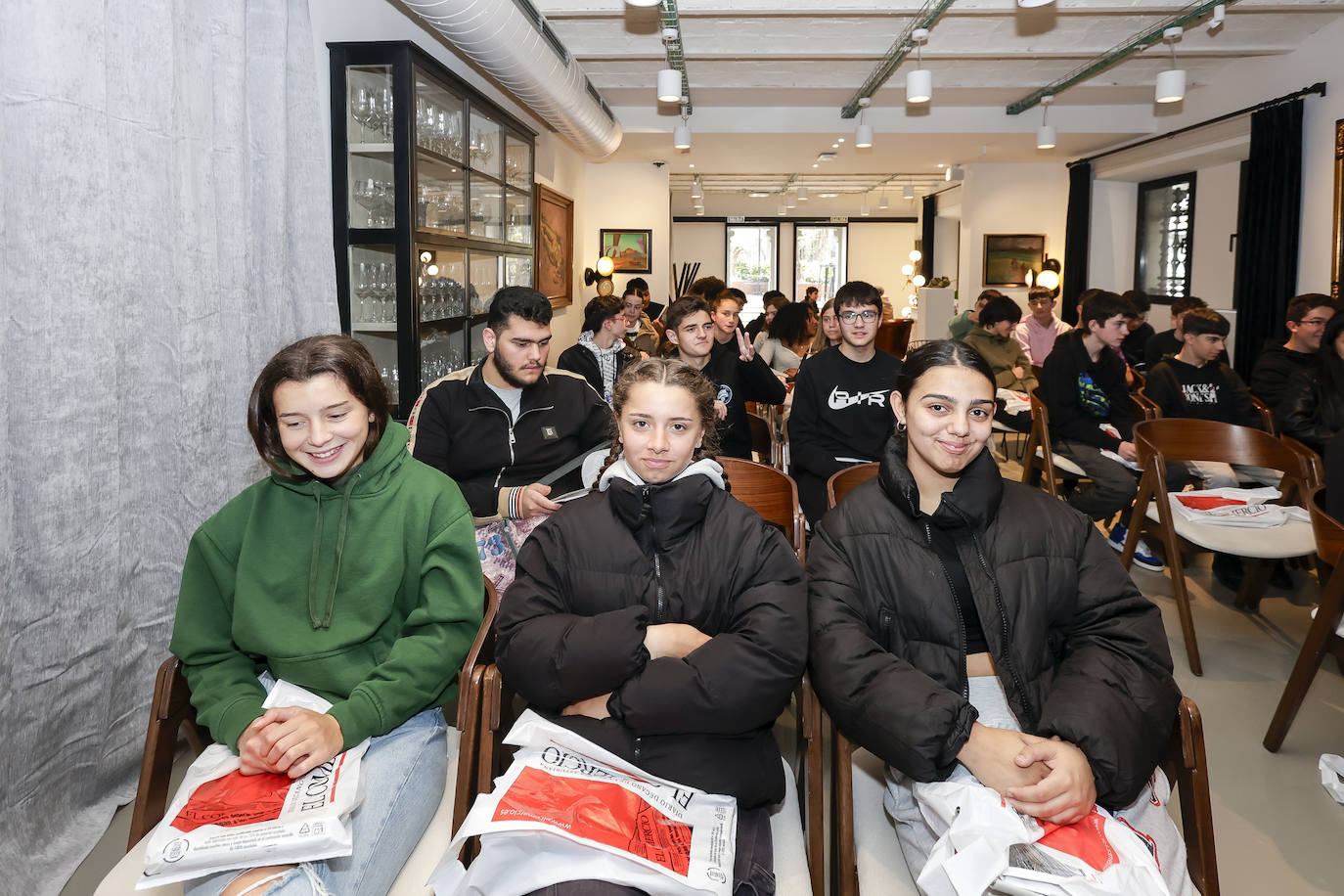 Estudiantes del Instituto Elisa y Luis Villamil visitan EL COMERCIO