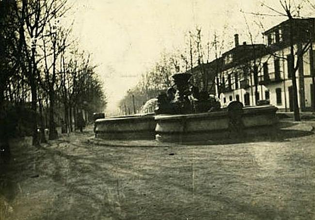 Paseo y jardines de Begoña totalmente blancos tras la nevadona de 1944. Se ve el cine Imperio. 1944.