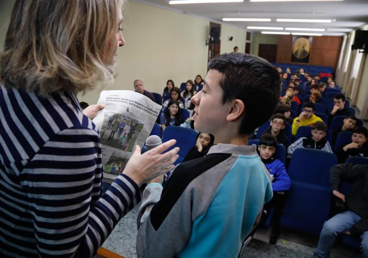 Mónica Yugueros y Javier Tarno en la presentación del taller.