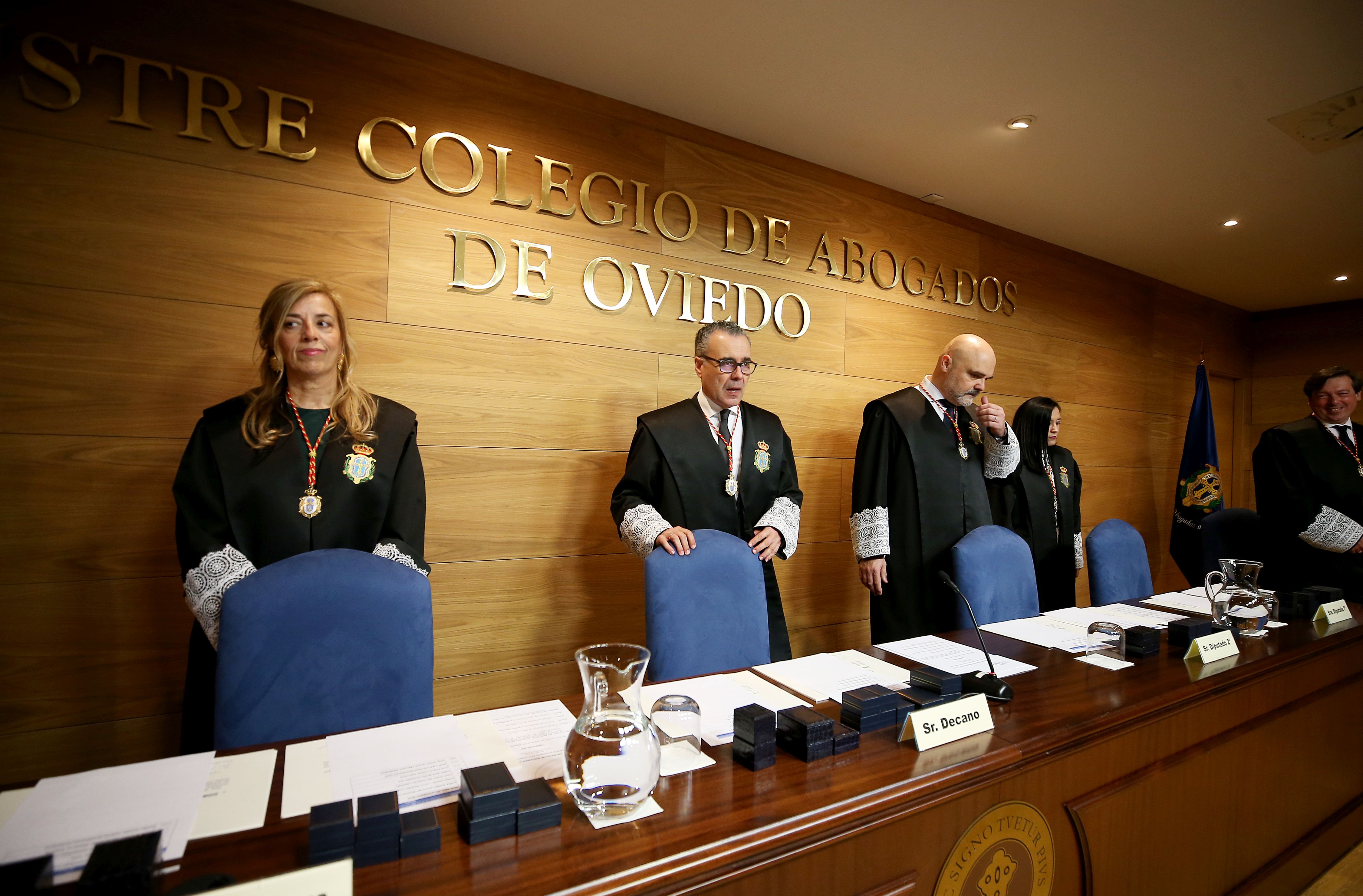 Entrega de insignias en el Colegio de Abogados de Oviedo