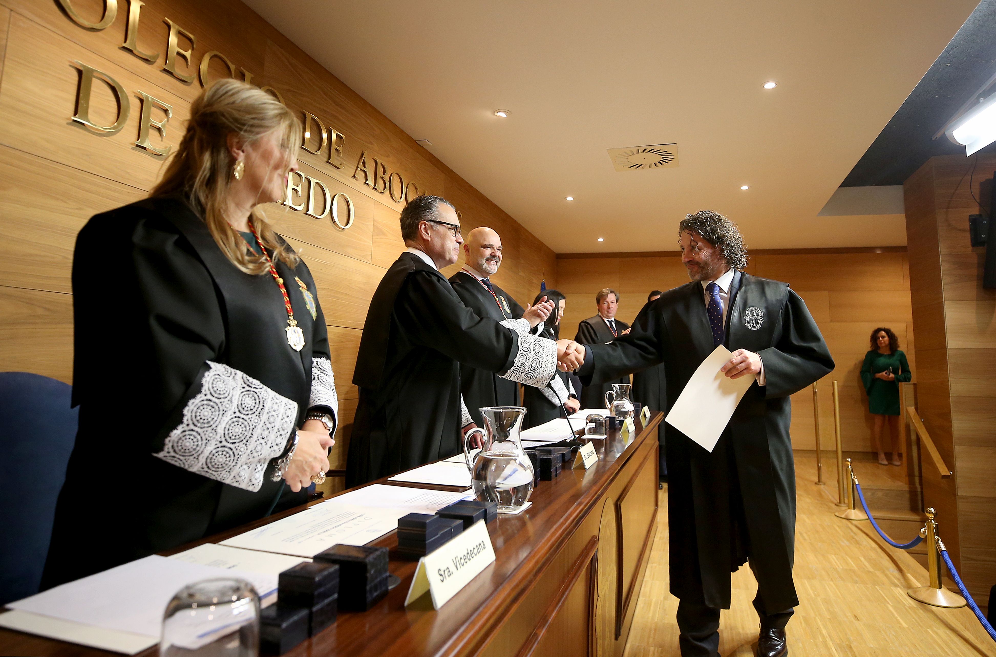 Entrega de insignias en el Colegio de Abogados de Oviedo