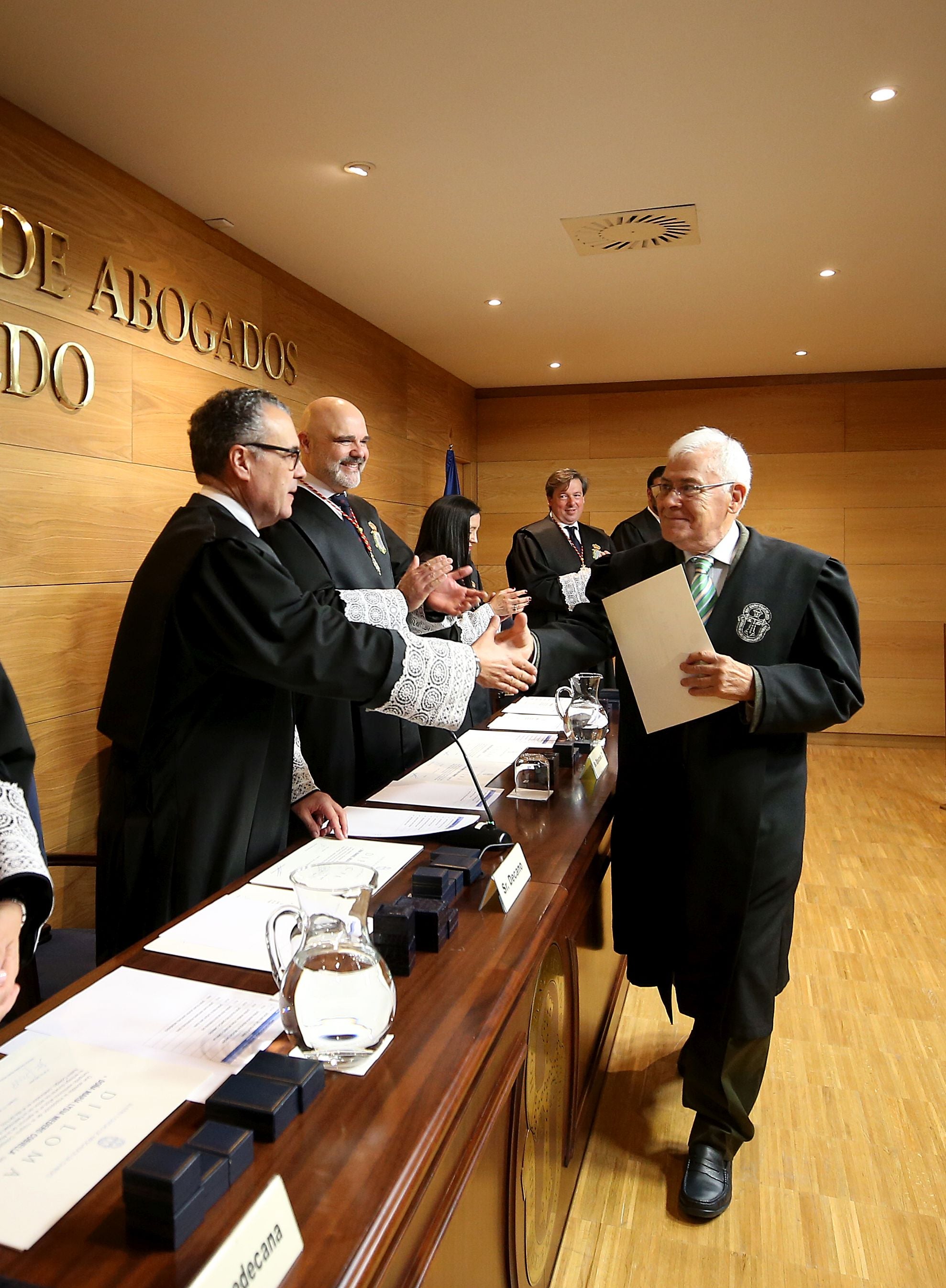 Entrega de insignias en el Colegio de Abogados de Oviedo