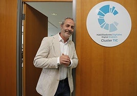 Patricio José Arias, en la sede del Cluster TIC de Asturias, en el Parque Tecnológico de Gijón.