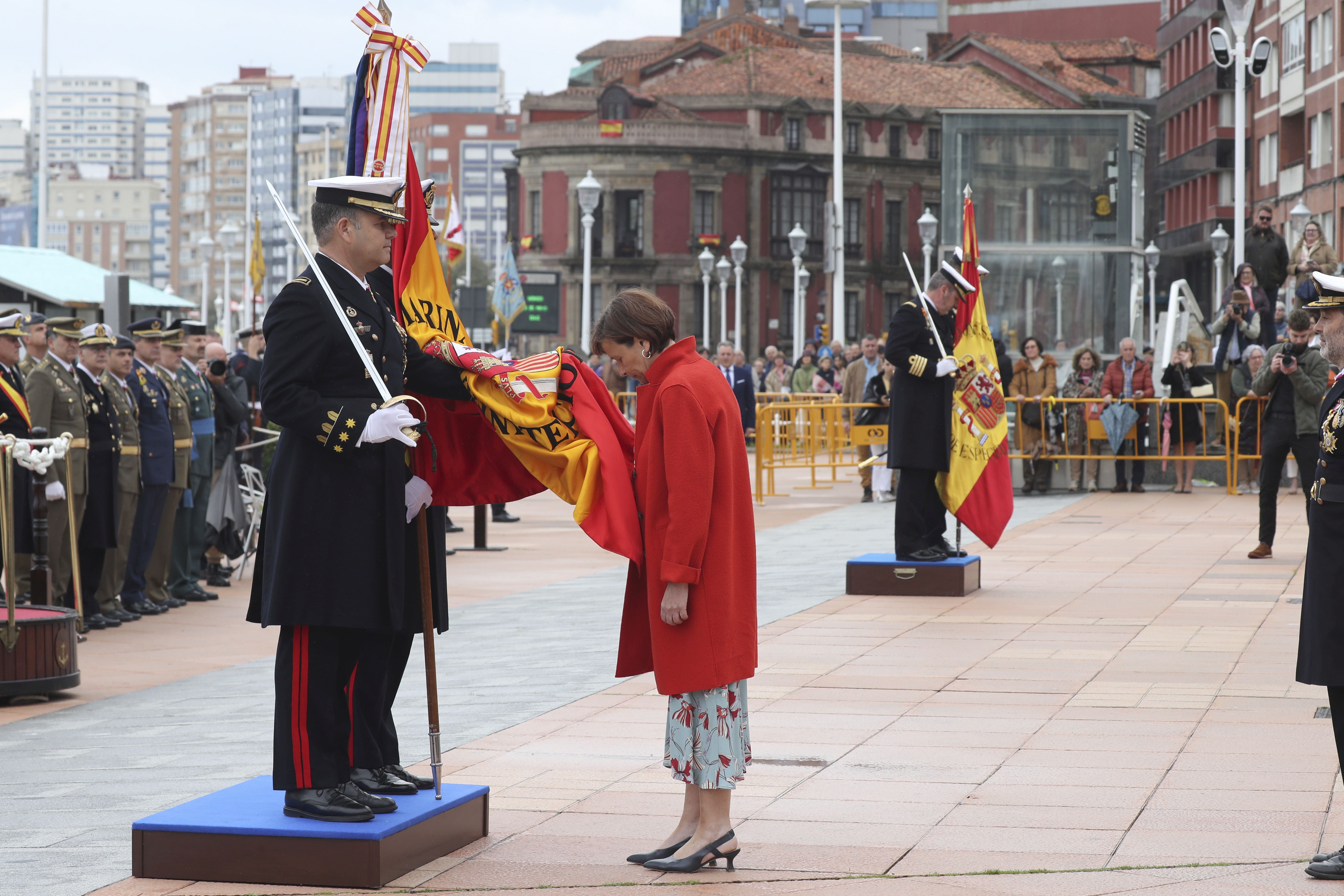 Las imágenes de la jura de bandera en Gijón (2)