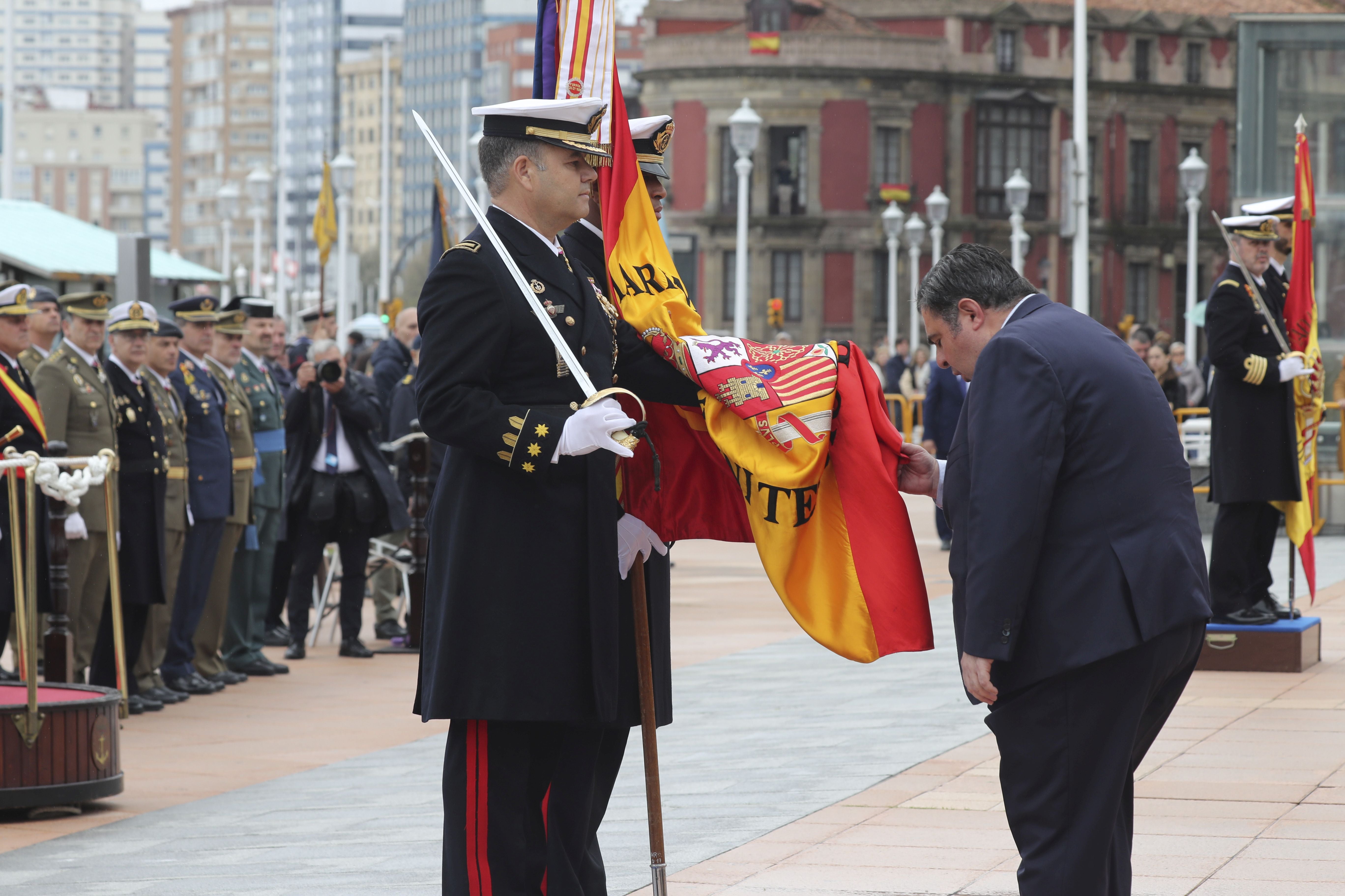 Las imágenes de la jura de bandera en Gijón (2)