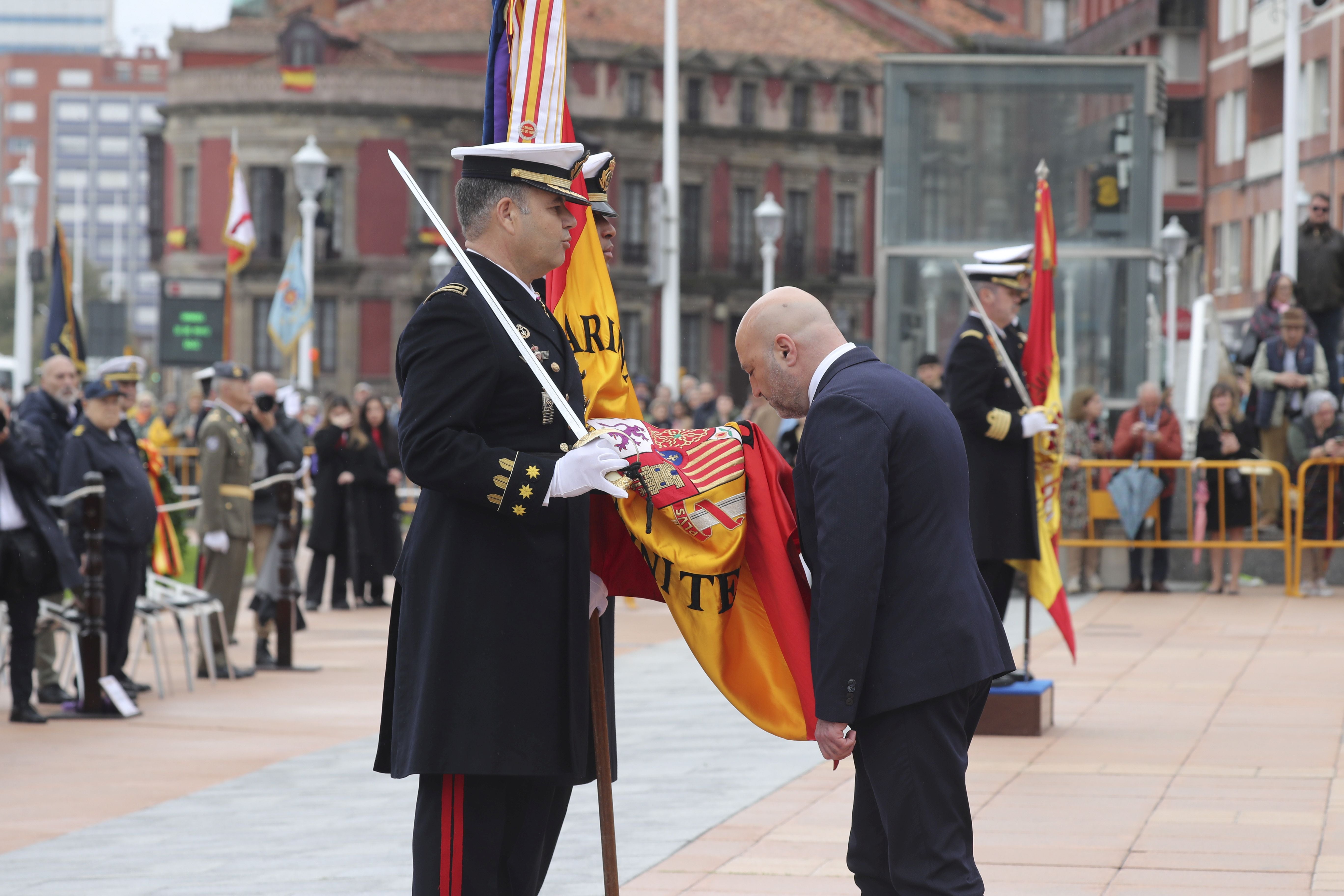 Las imágenes de la jura de bandera en Gijón (2)