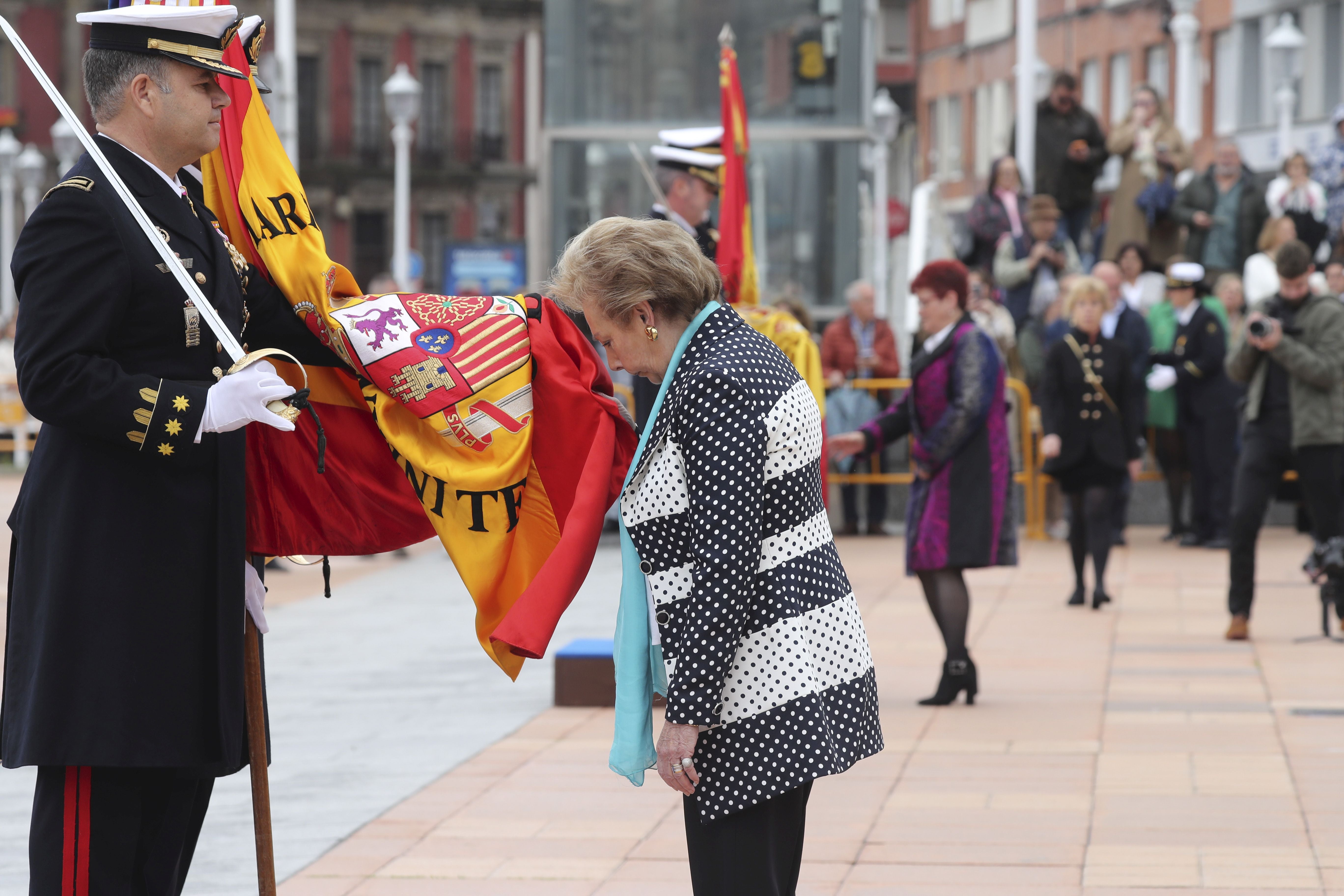 Las imágenes de la jura de bandera en Gijón (2)