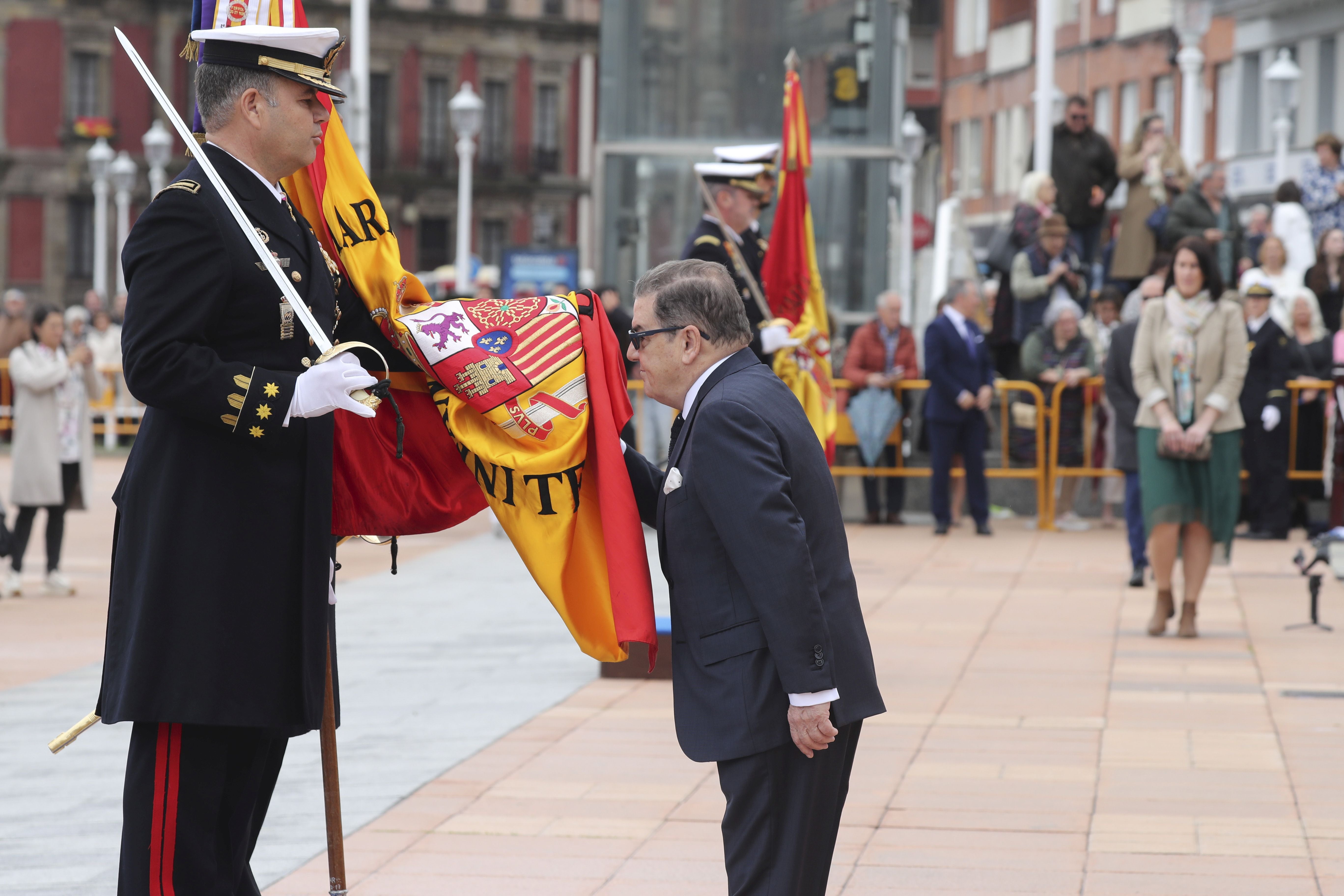 Las imágenes de la jura de bandera en Gijón (2)