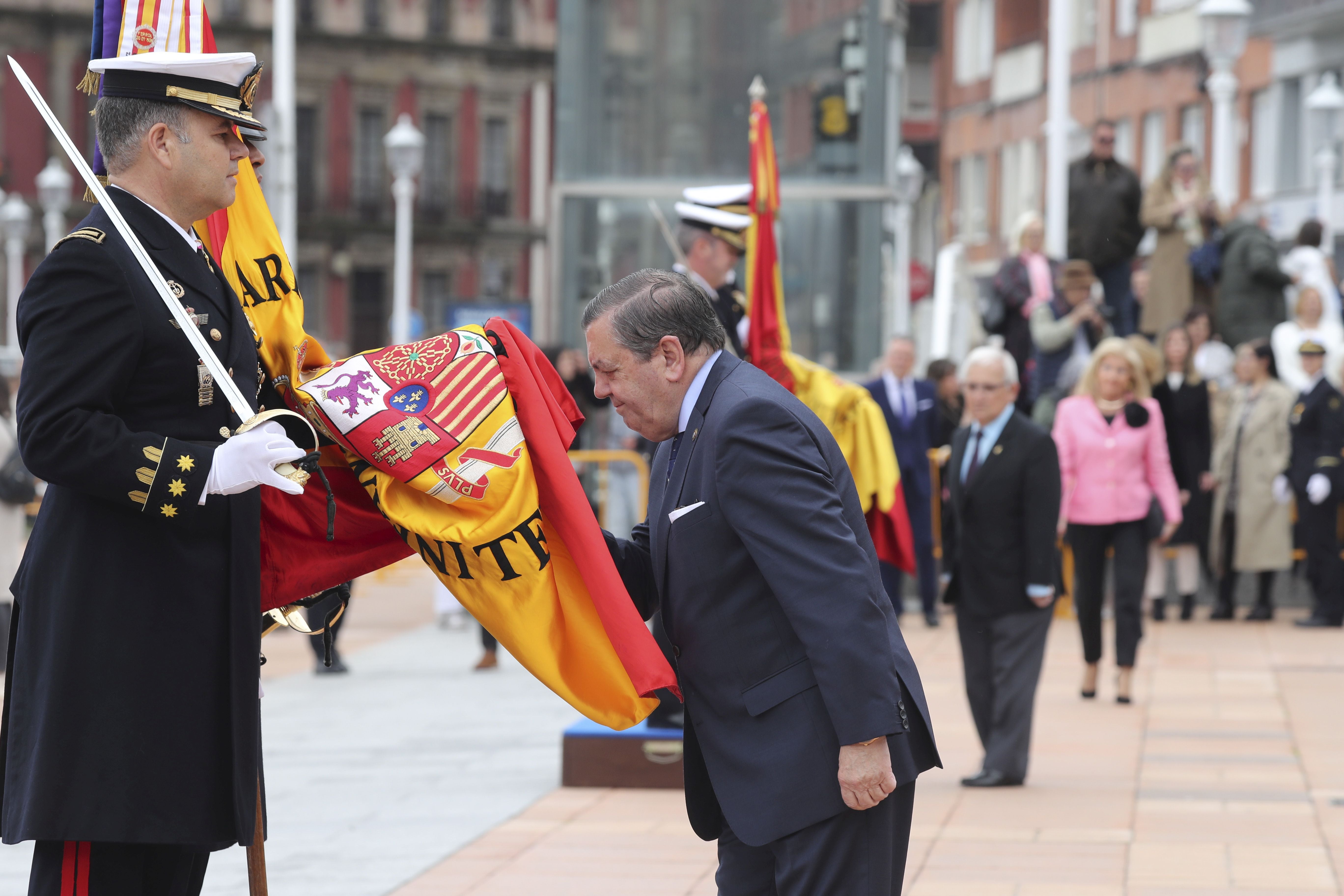 Las imágenes de la jura de bandera en Gijón (2)