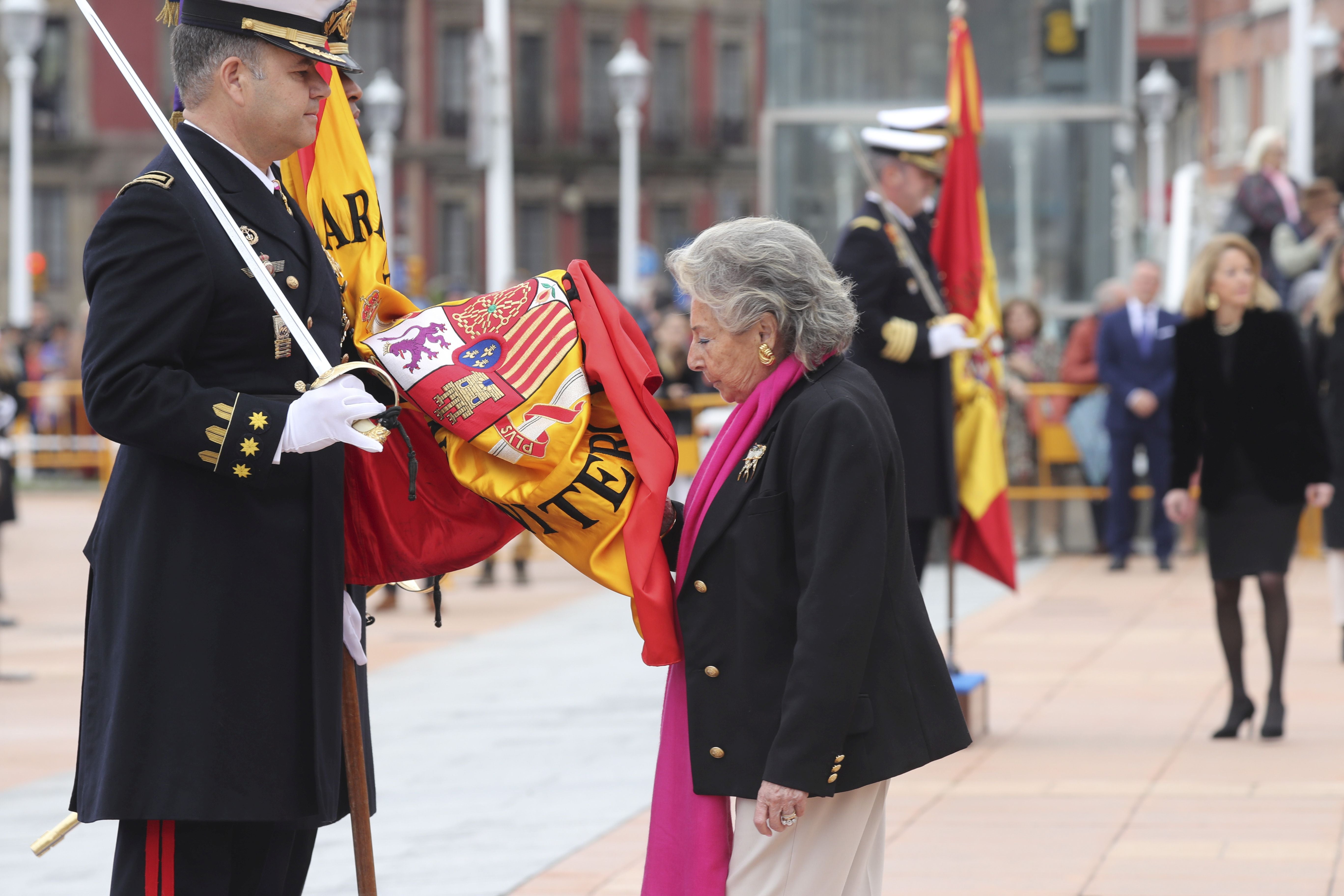 Las imágenes de la jura de bandera en Gijón (2)