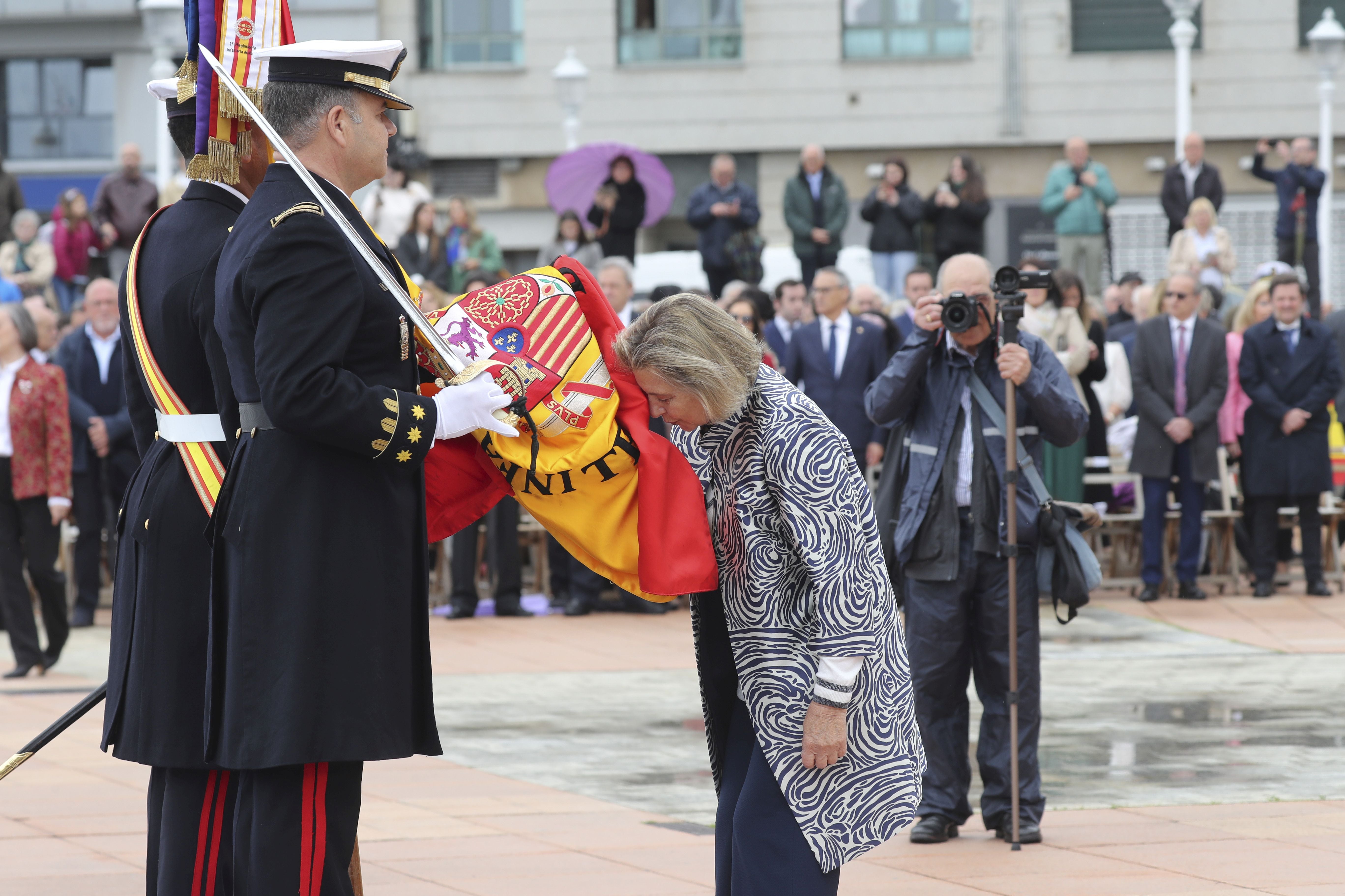 Las imágenes de la jura de bandera en Gijón (2)