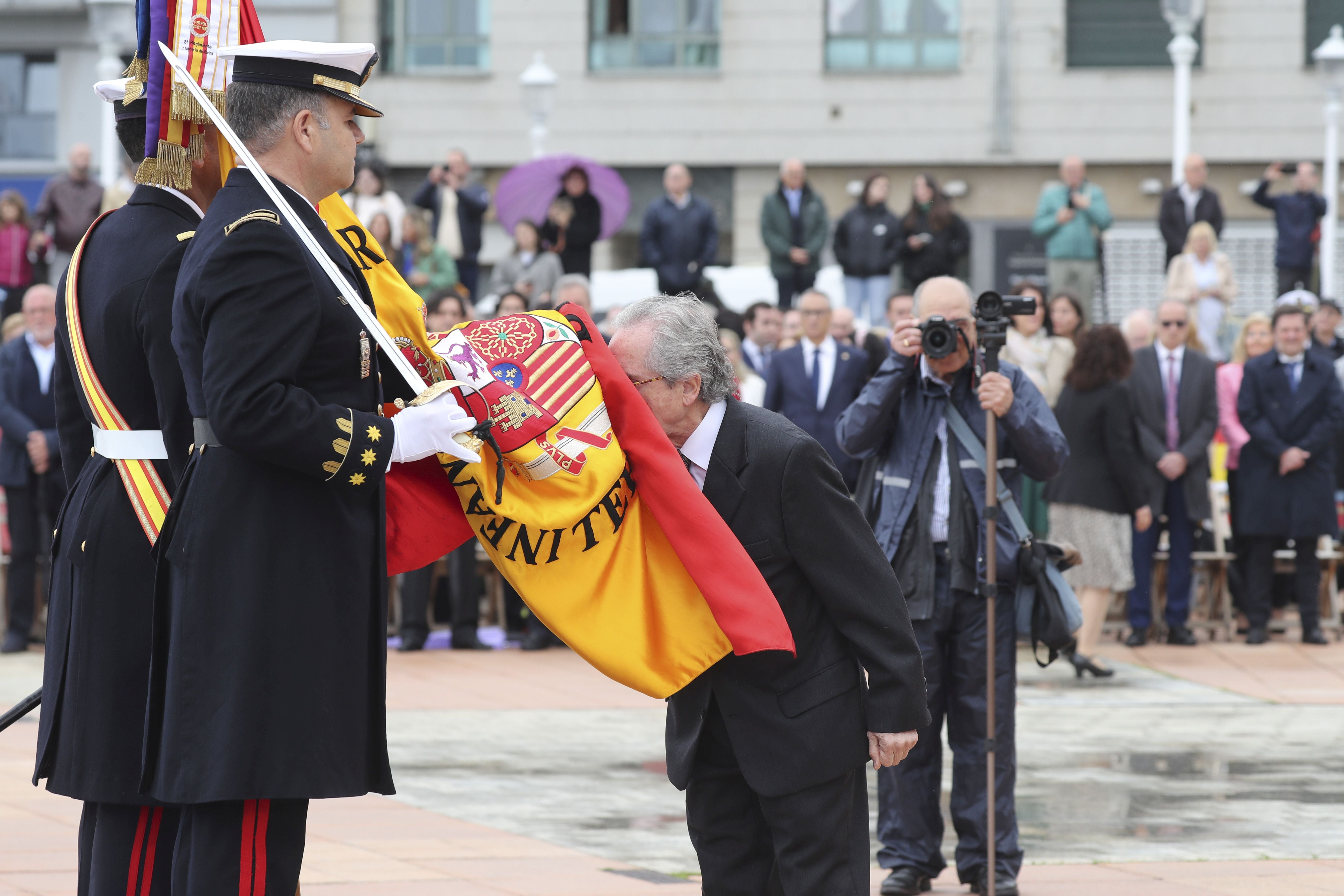 Las imágenes de la jura de bandera en Gijón (2)