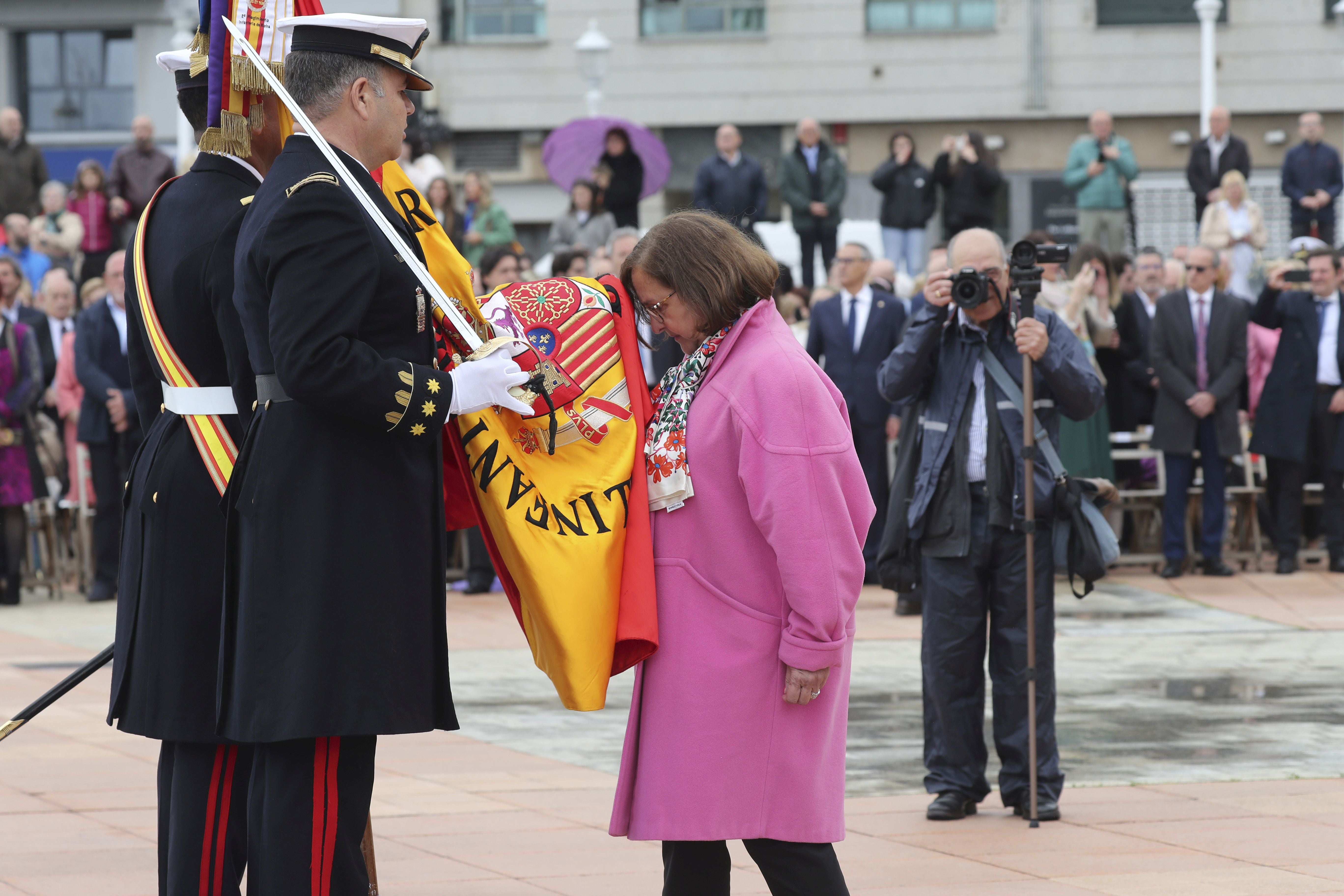 Las imágenes de la jura de bandera en Gijón (2)