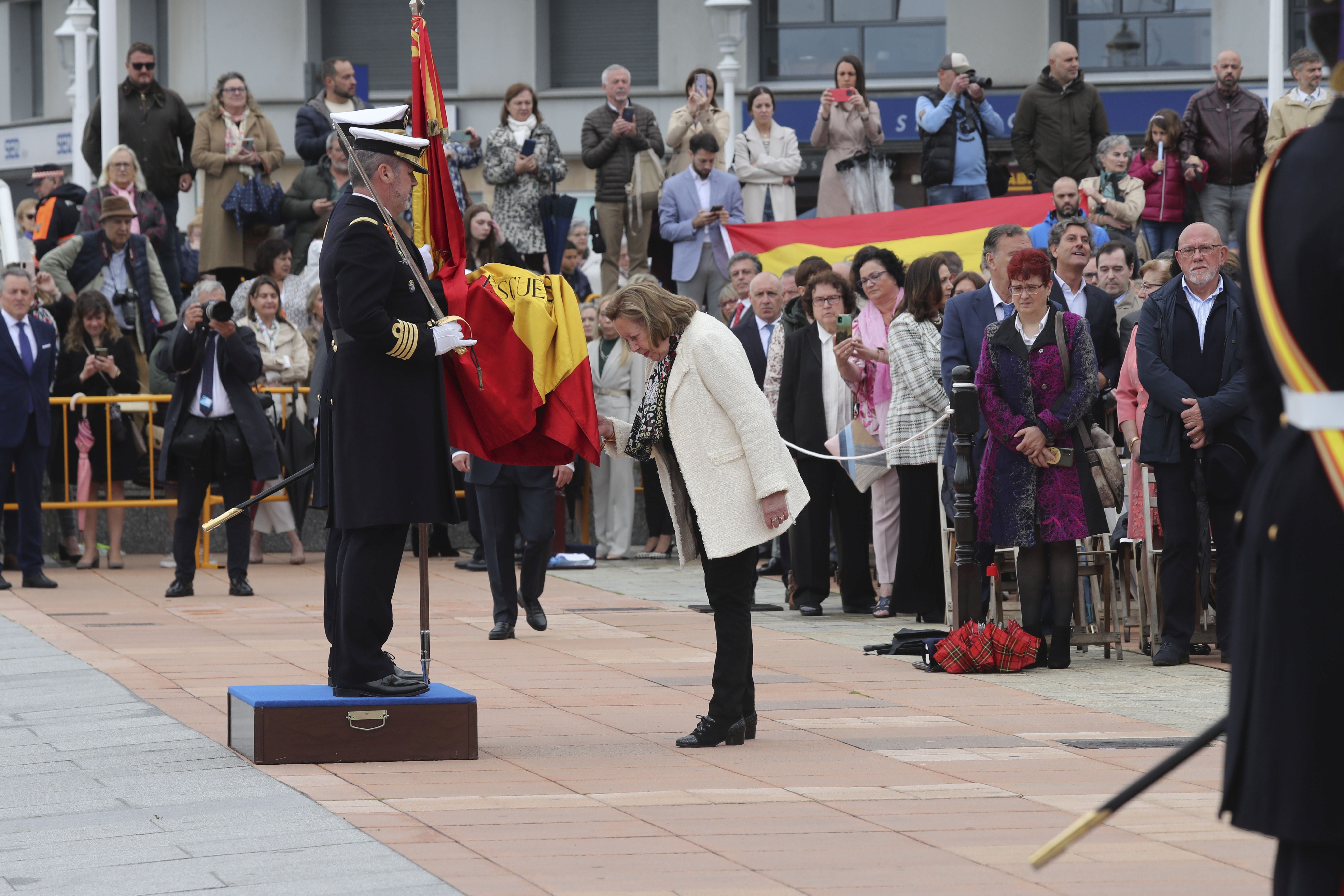 Las imágenes de la jura de bandera en Gijón (2)