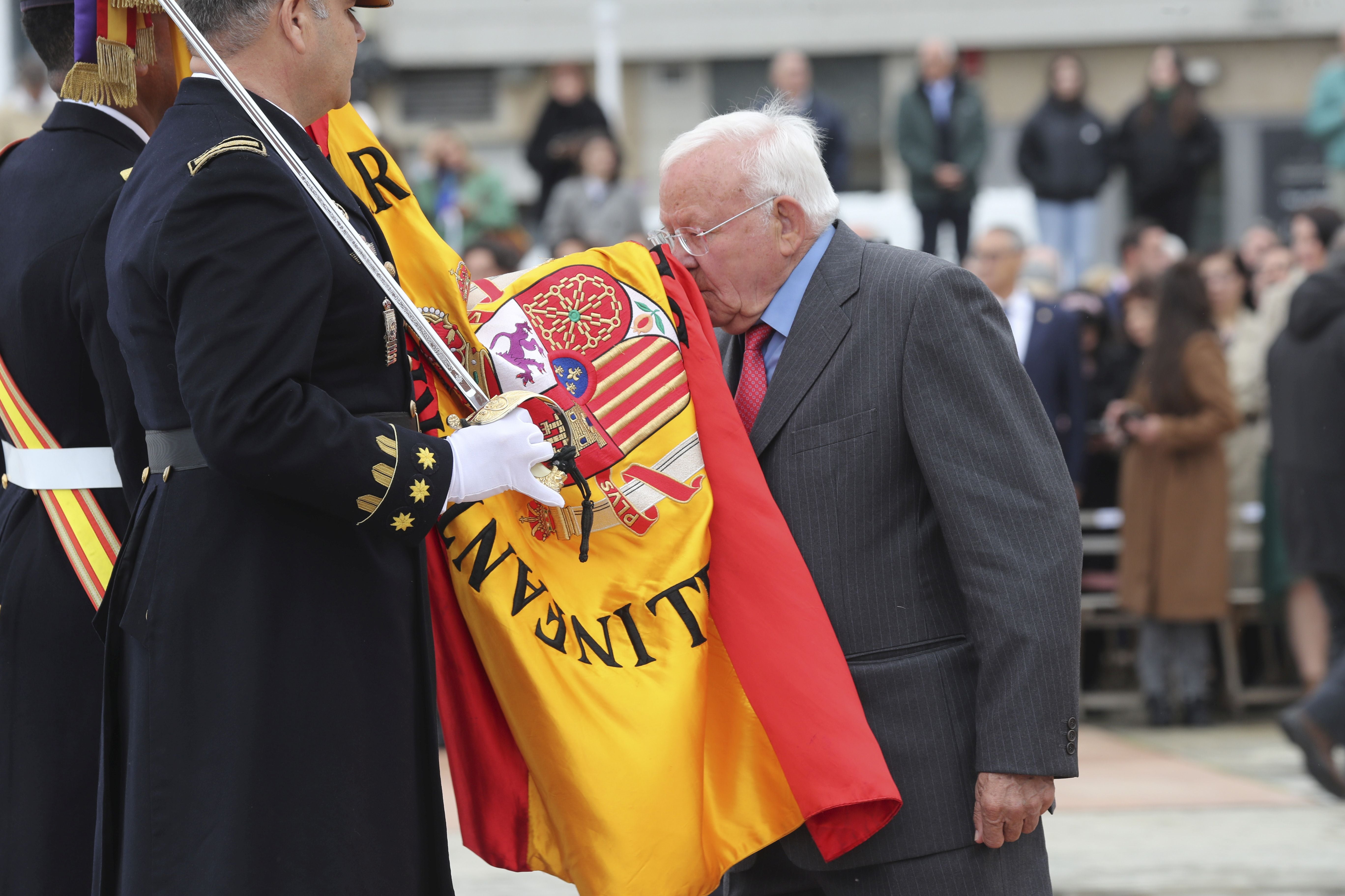 Las imágenes de la jura de bandera en Gijón (3)