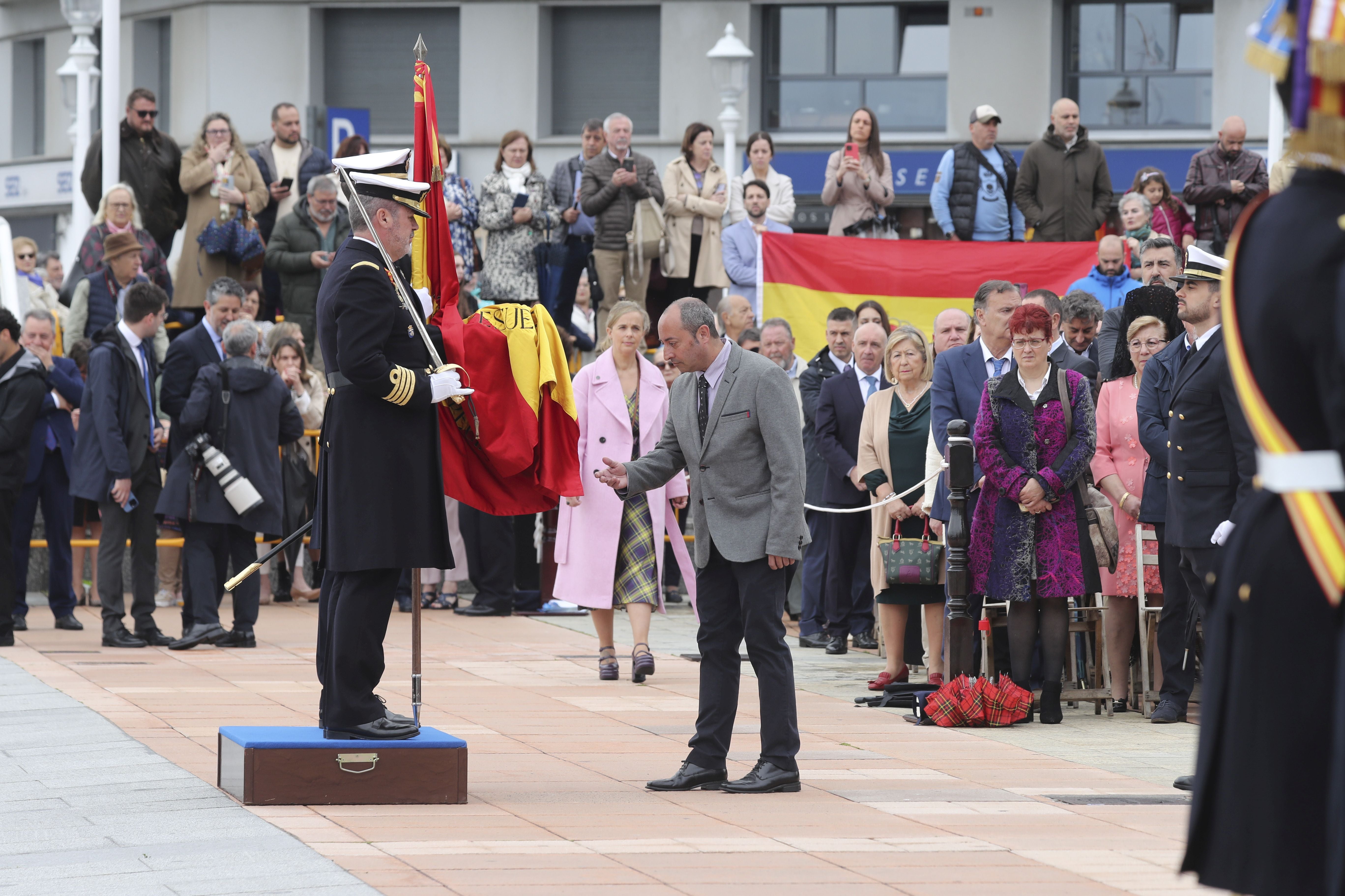 Las imágenes de la jura de bandera en Gijón (3)