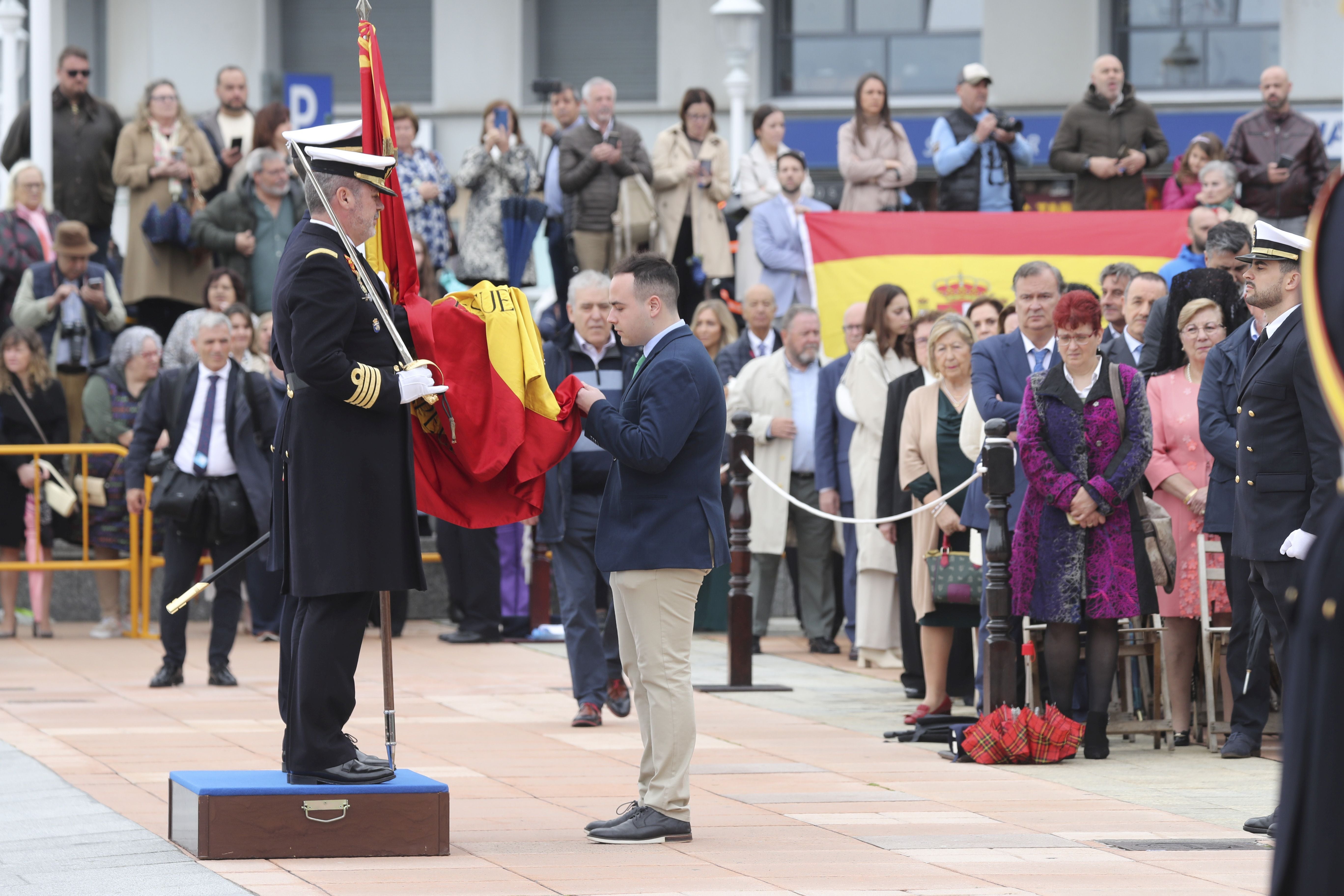 Las imágenes de la jura de bandera en Gijón (3)