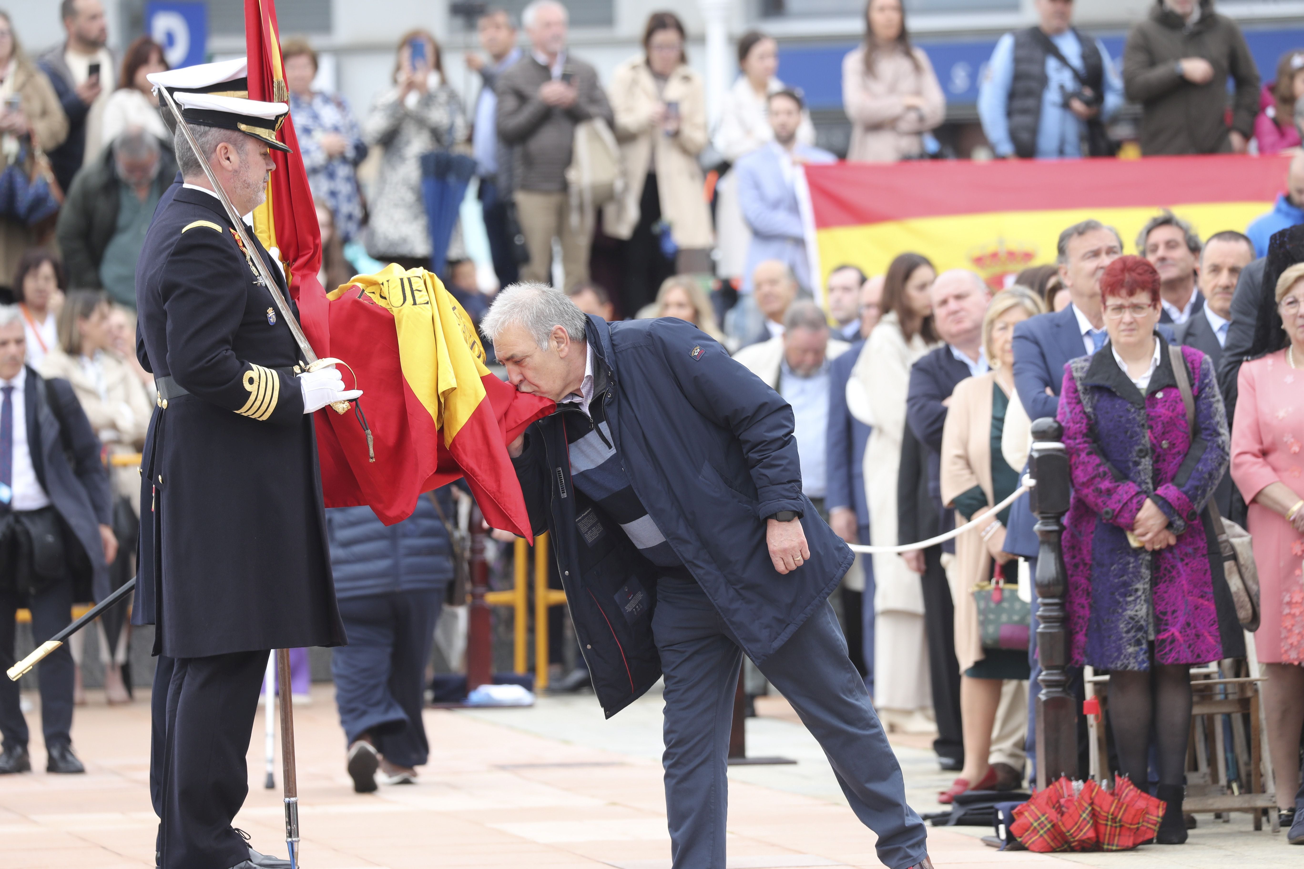 Las imágenes de la jura de bandera en Gijón (4)