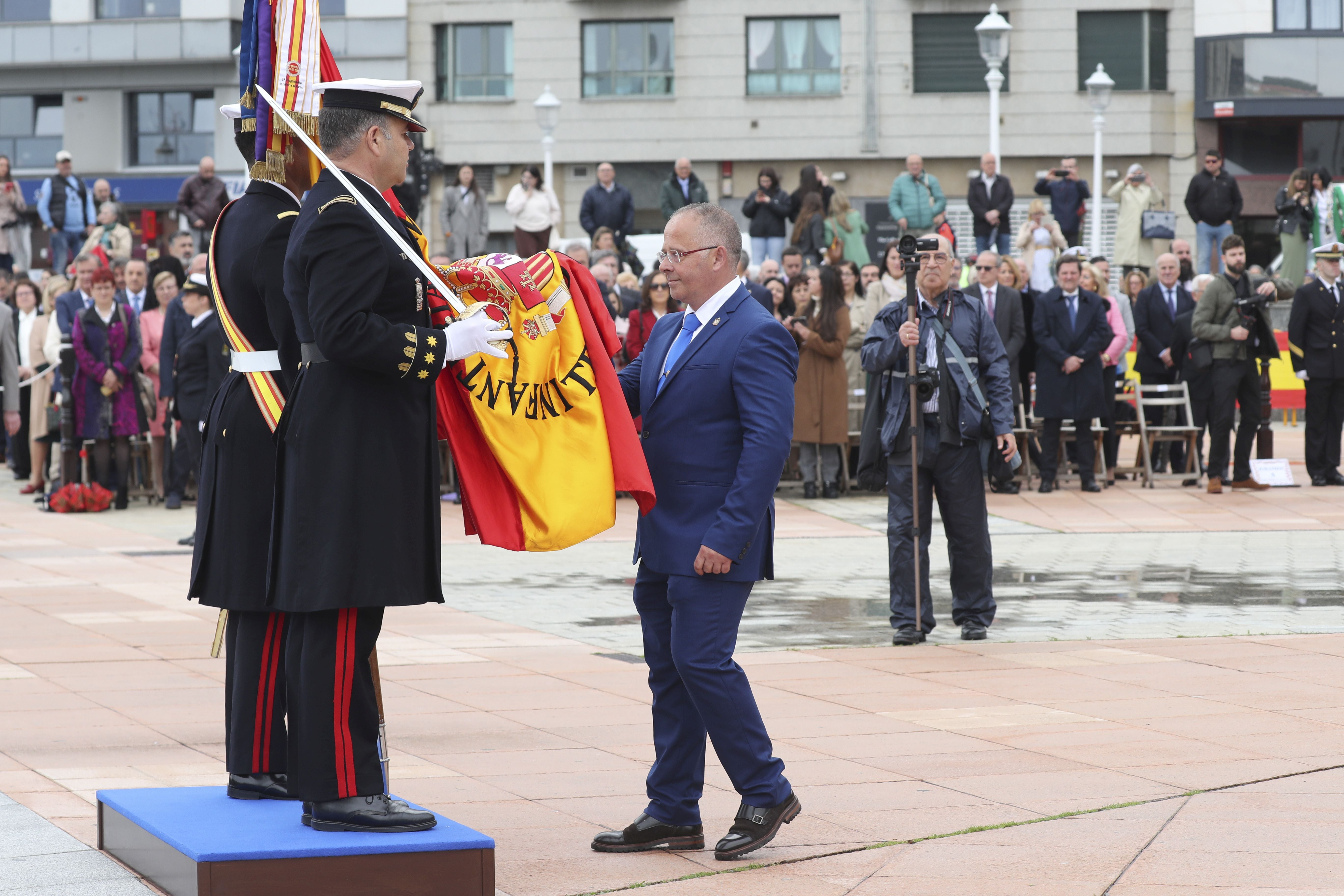 Las imágenes de la jura de bandera en Gijón (4)