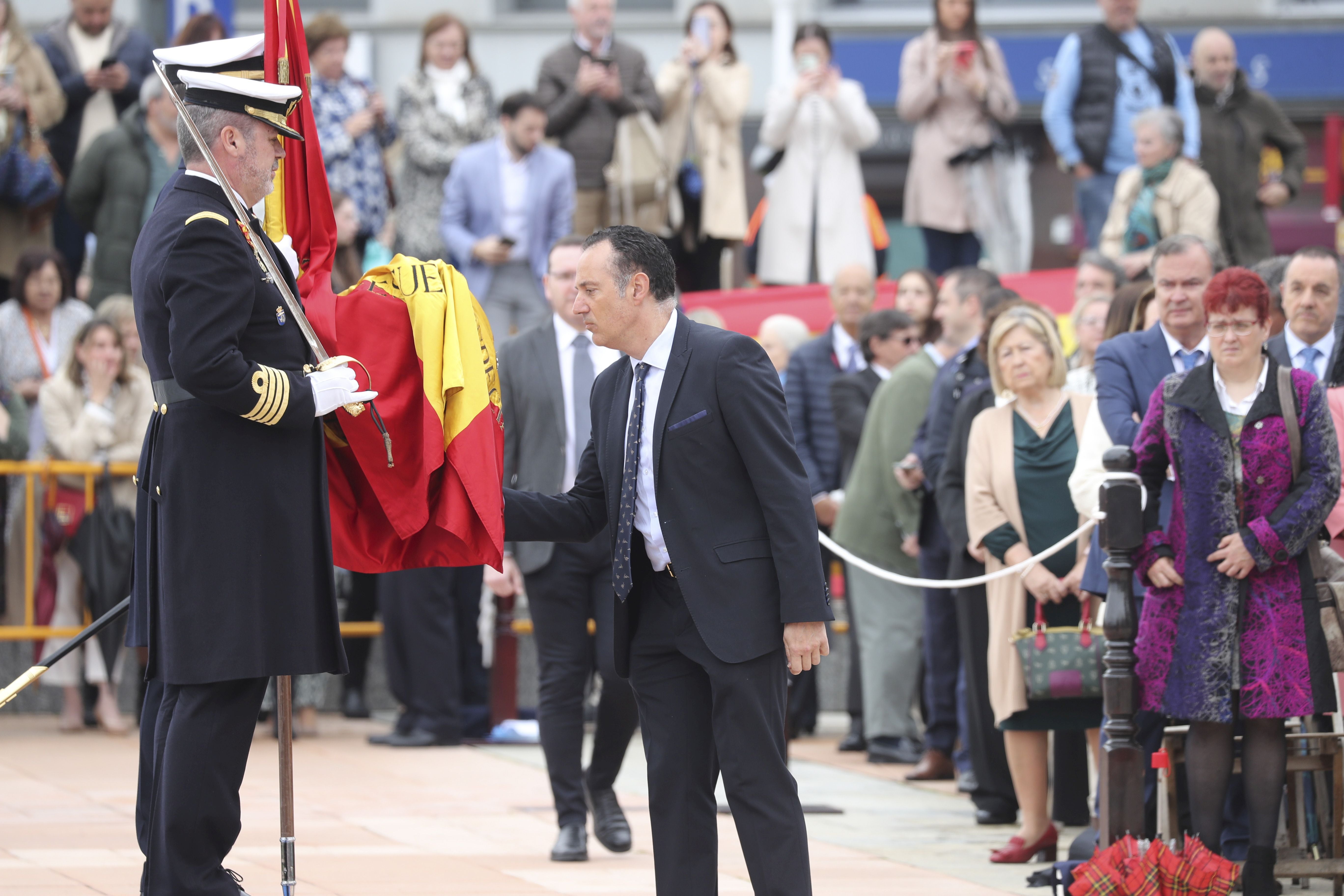 Las imágenes de la jura de bandera en Gijón (4)