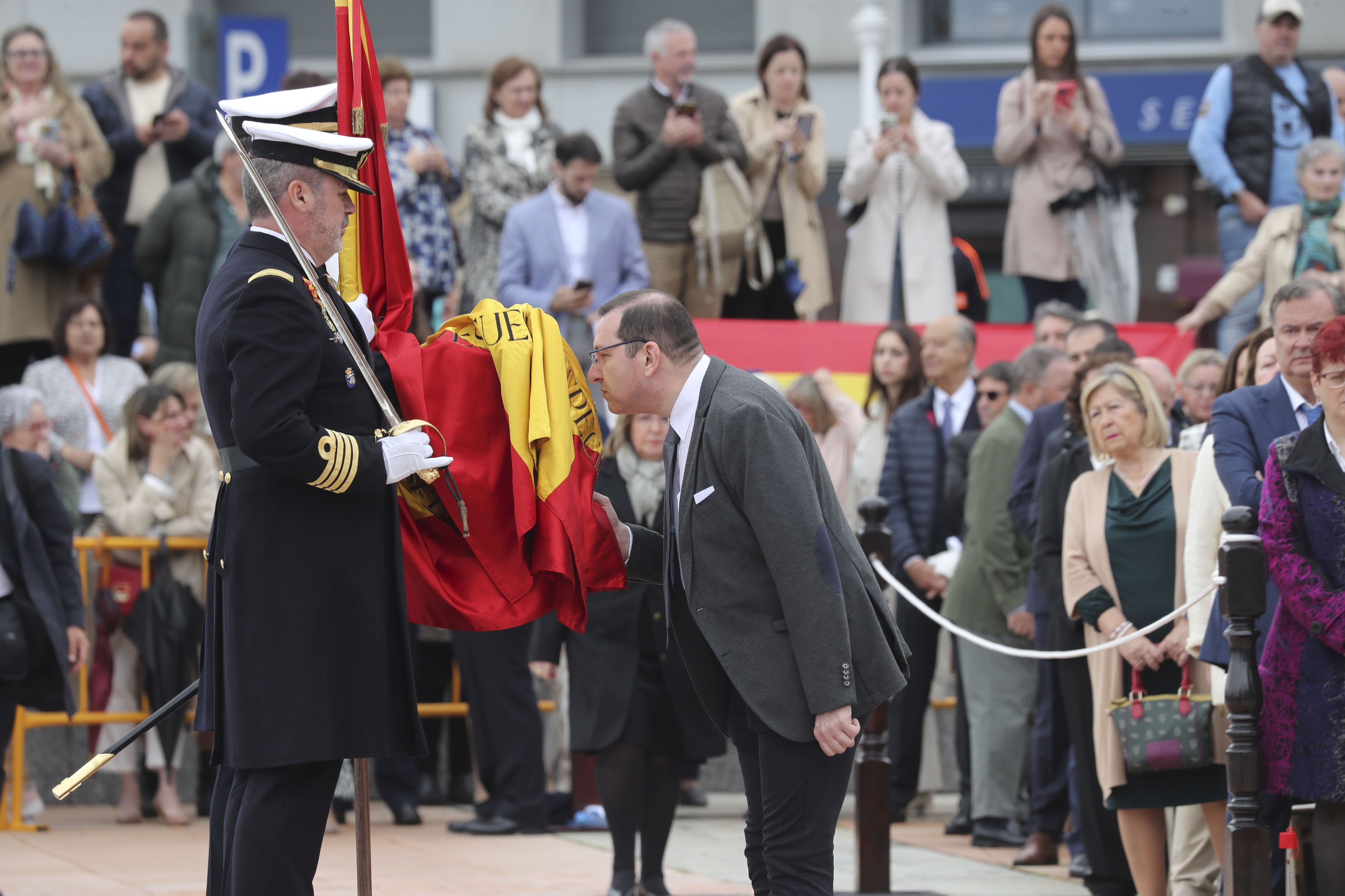 Las imágenes de la jura de bandera en Gijón (4)