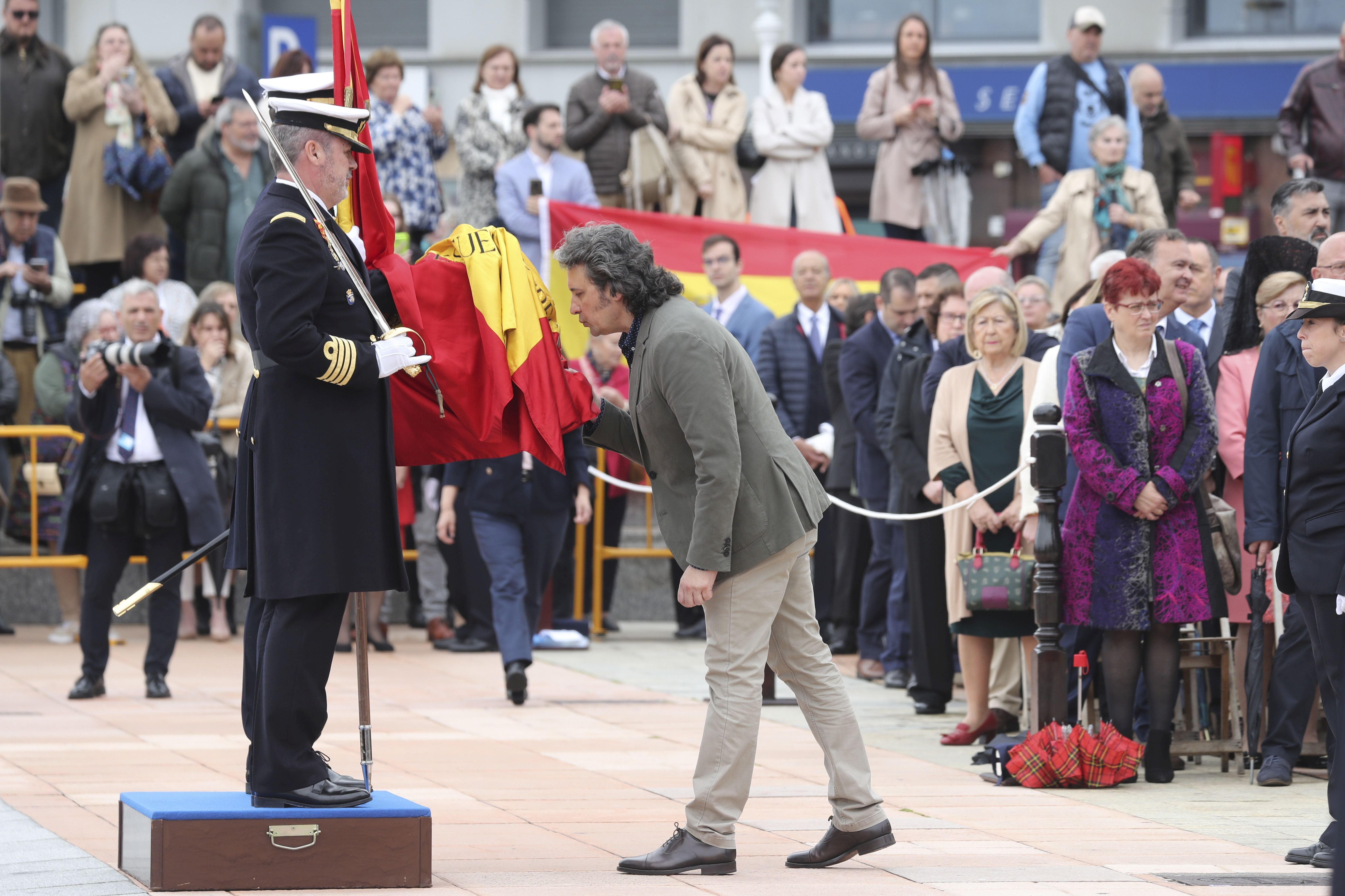 Las imágenes de la jura de bandera en Gijón (4)