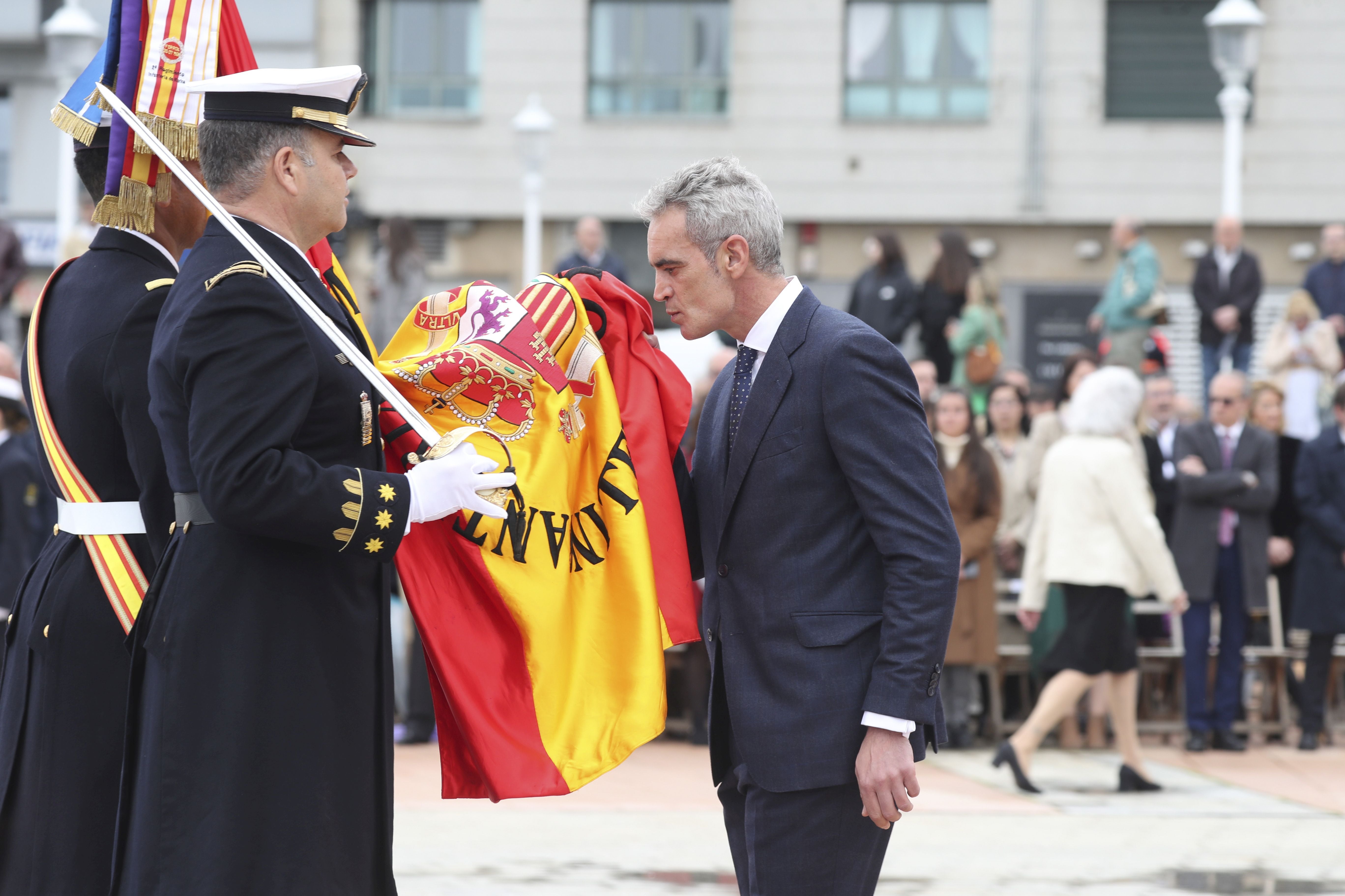 Las imágenes de la jura de bandera en Gijón (4)