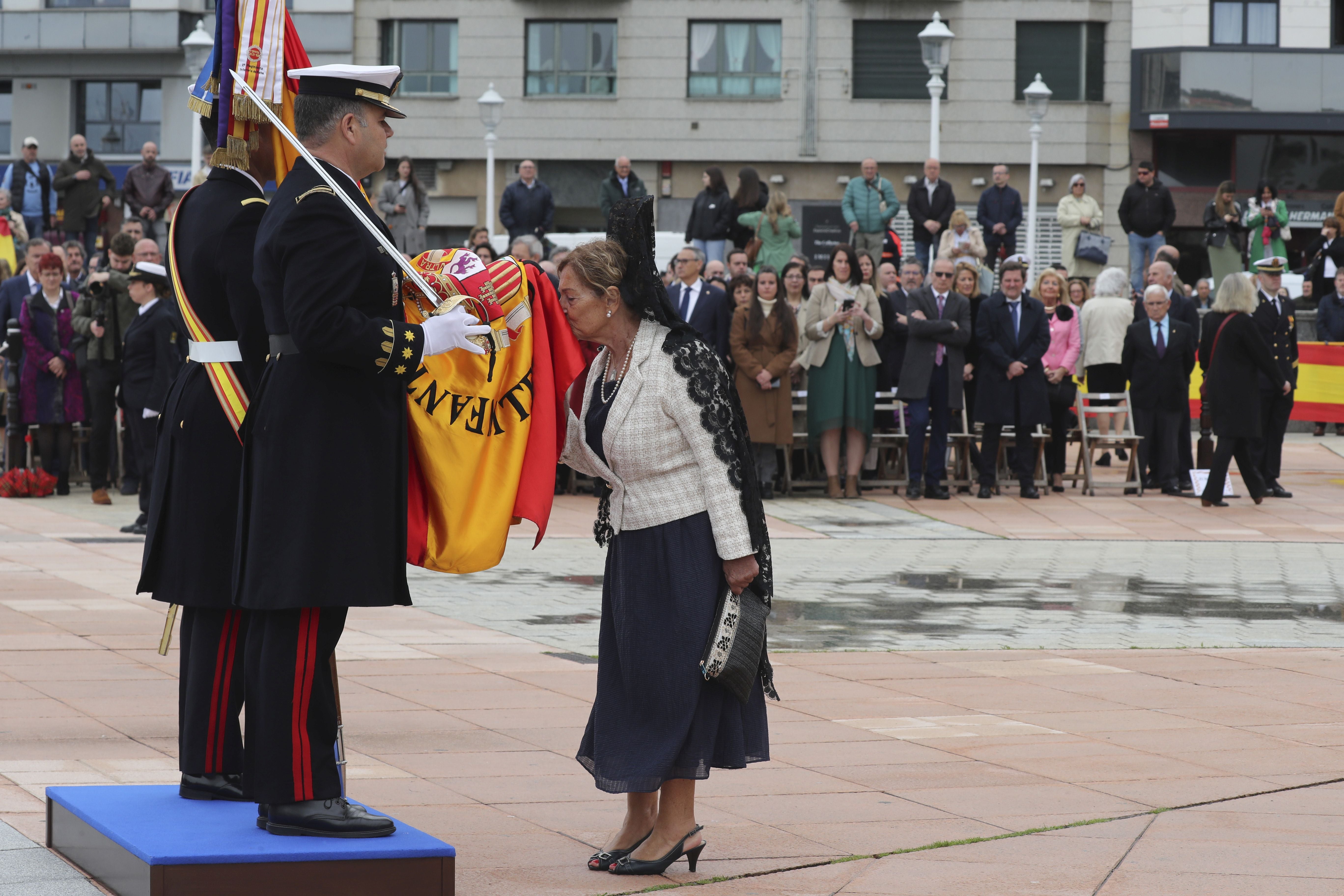 Las imágenes de la jura de bandera en Gijón (4)