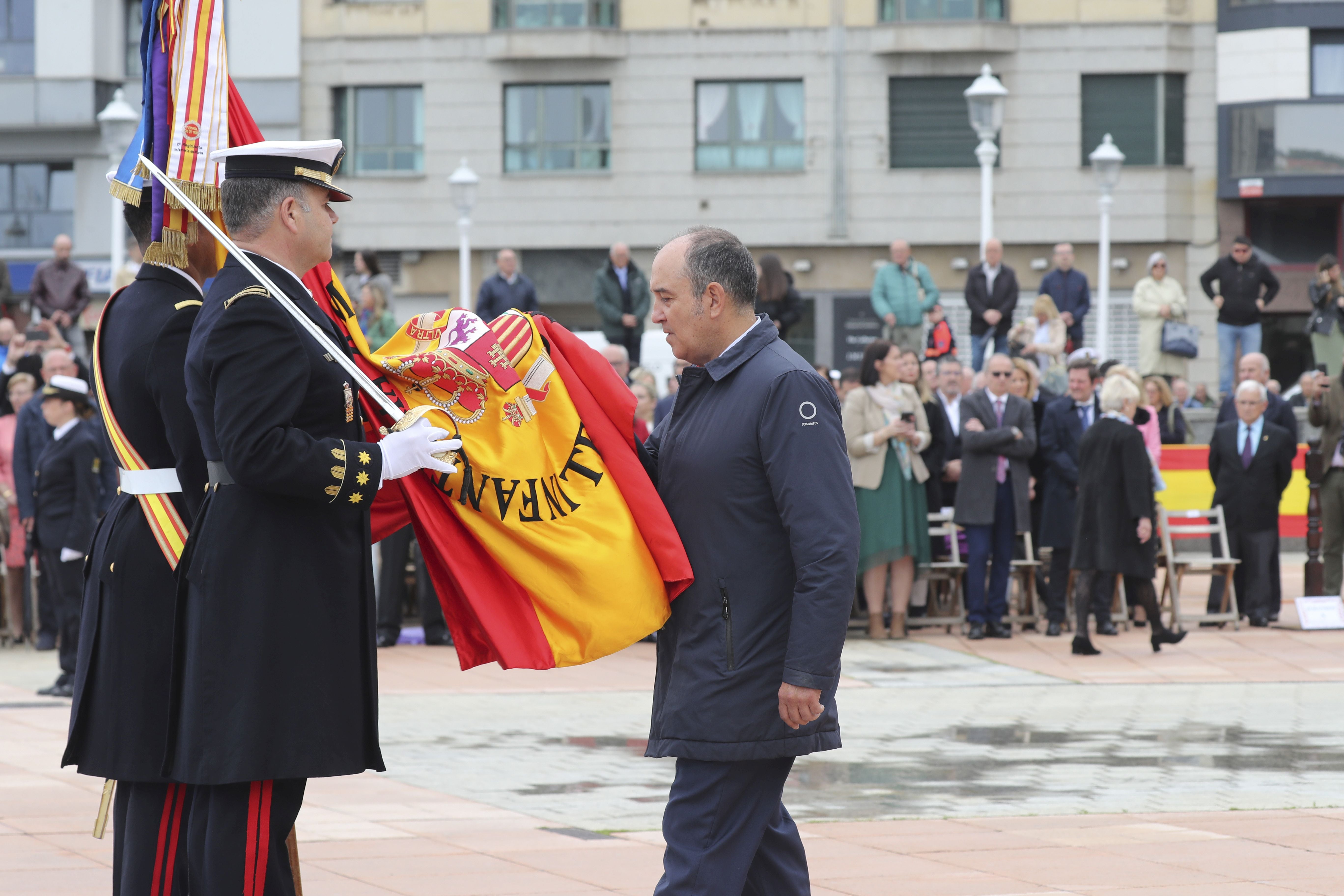 Las imágenes de la jura de bandera en Gijón (4)