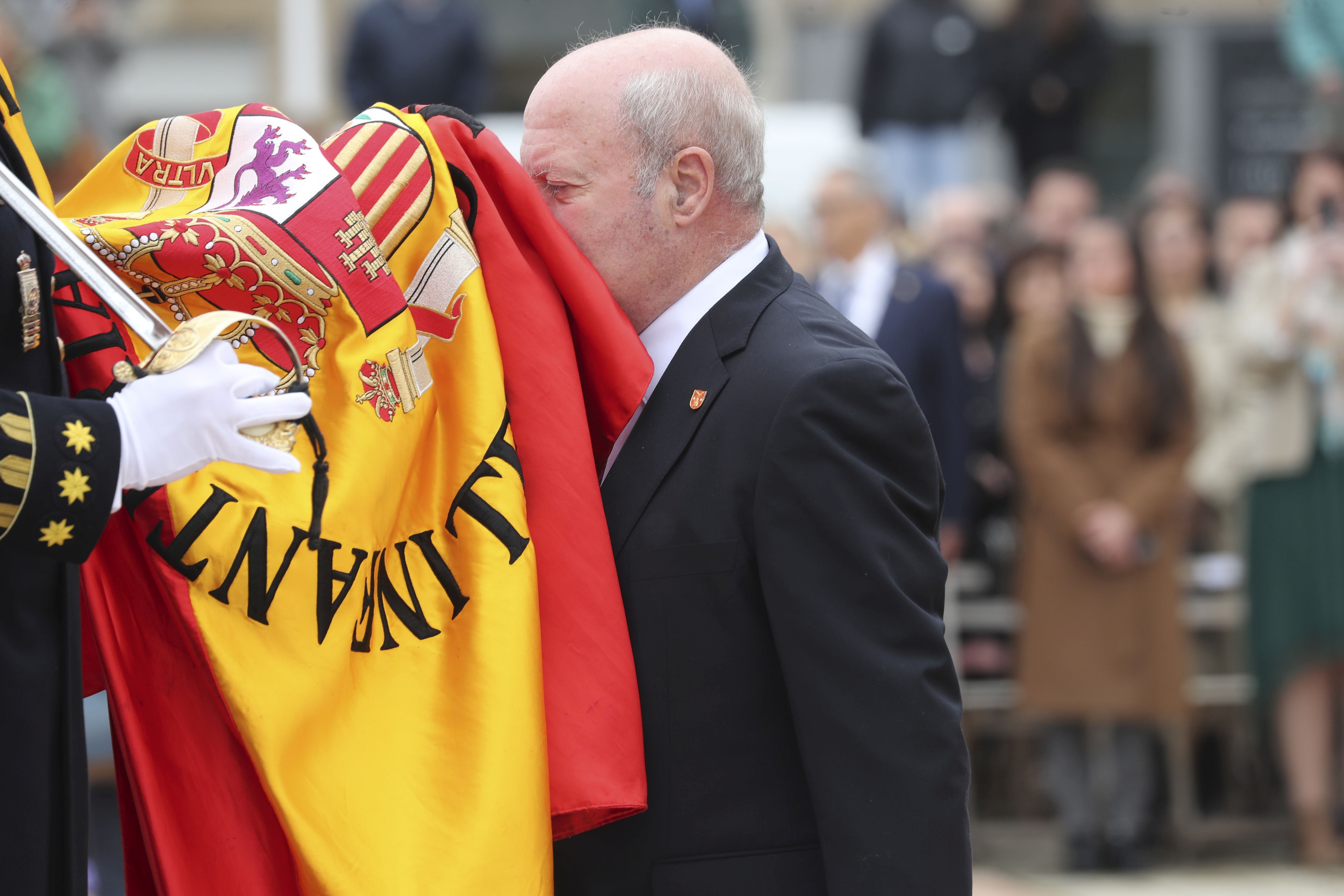 Las imágenes de la jura de bandera en Gijón (5)