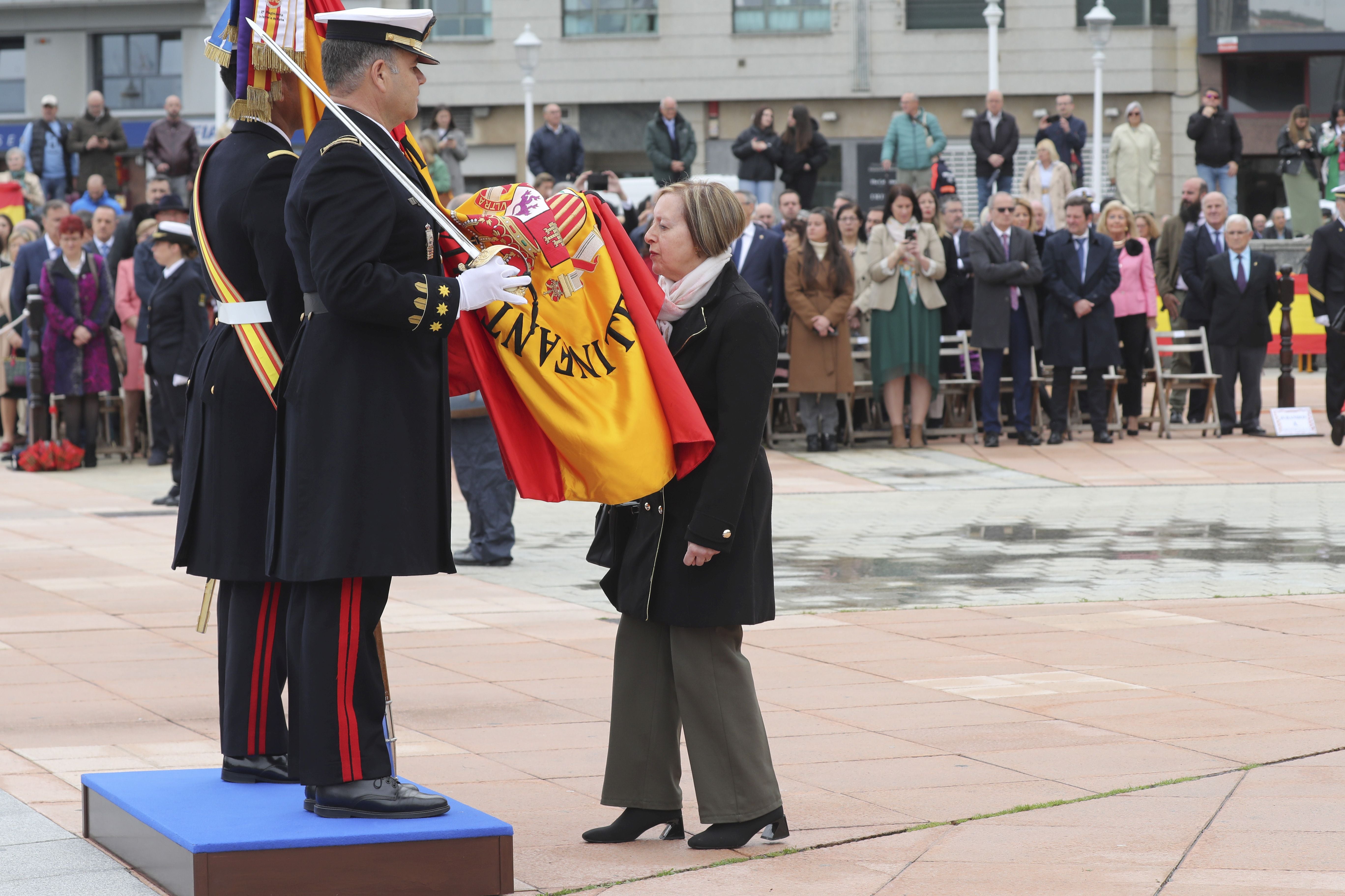 Las imágenes de la jura de bandera en Gijón (5)