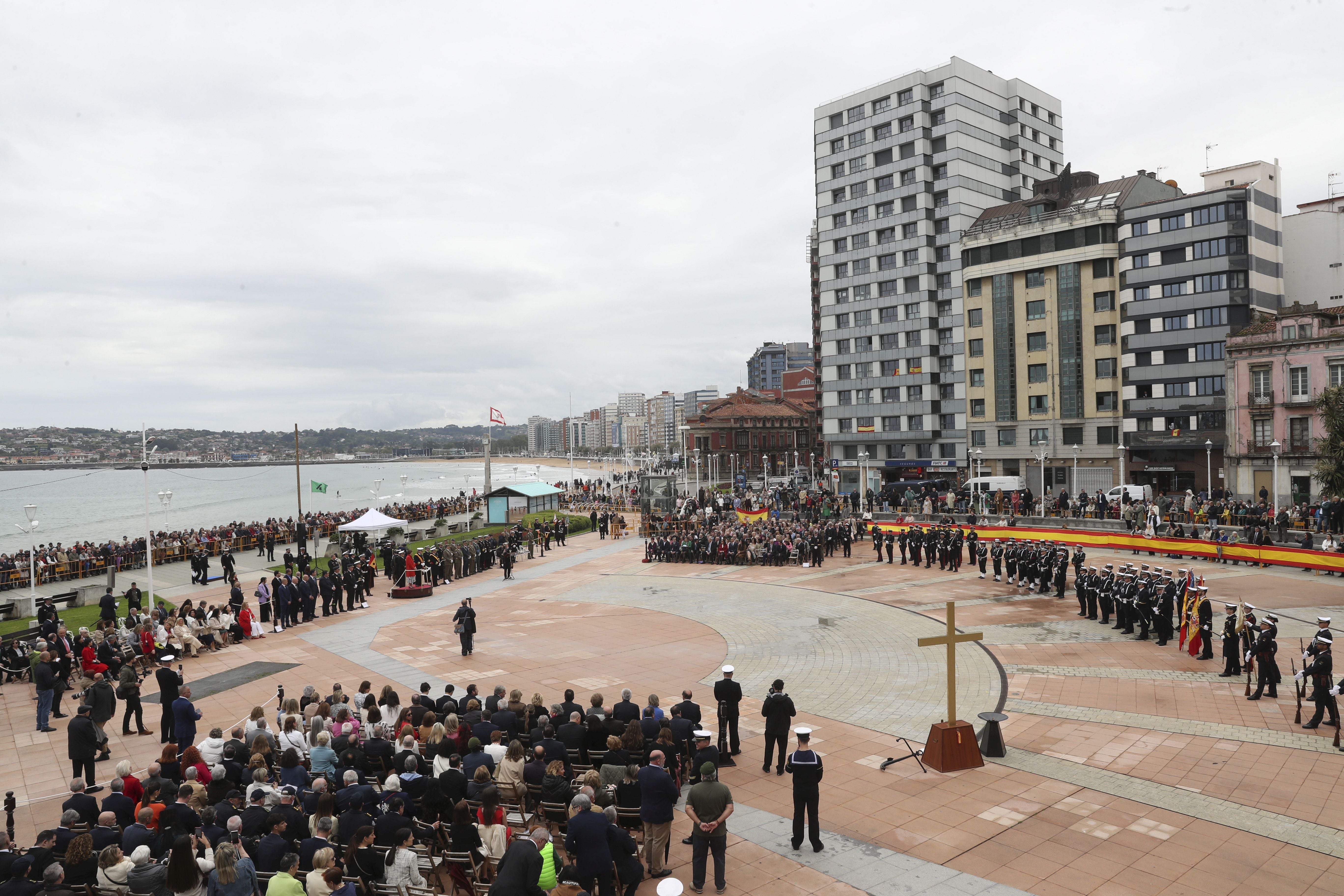 Las imágenes de la jura de bandera en Gijón (5)