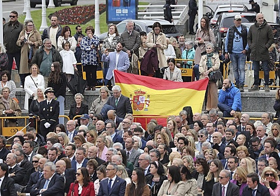 Las imágenes de la jura de bandera en Gijón (5)