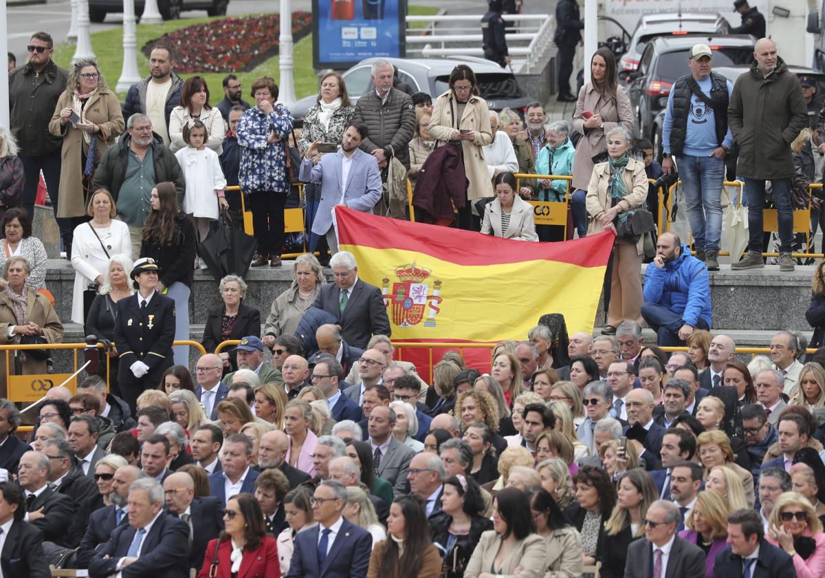 Las imágenes de la jura de bandera en Gijón (5)