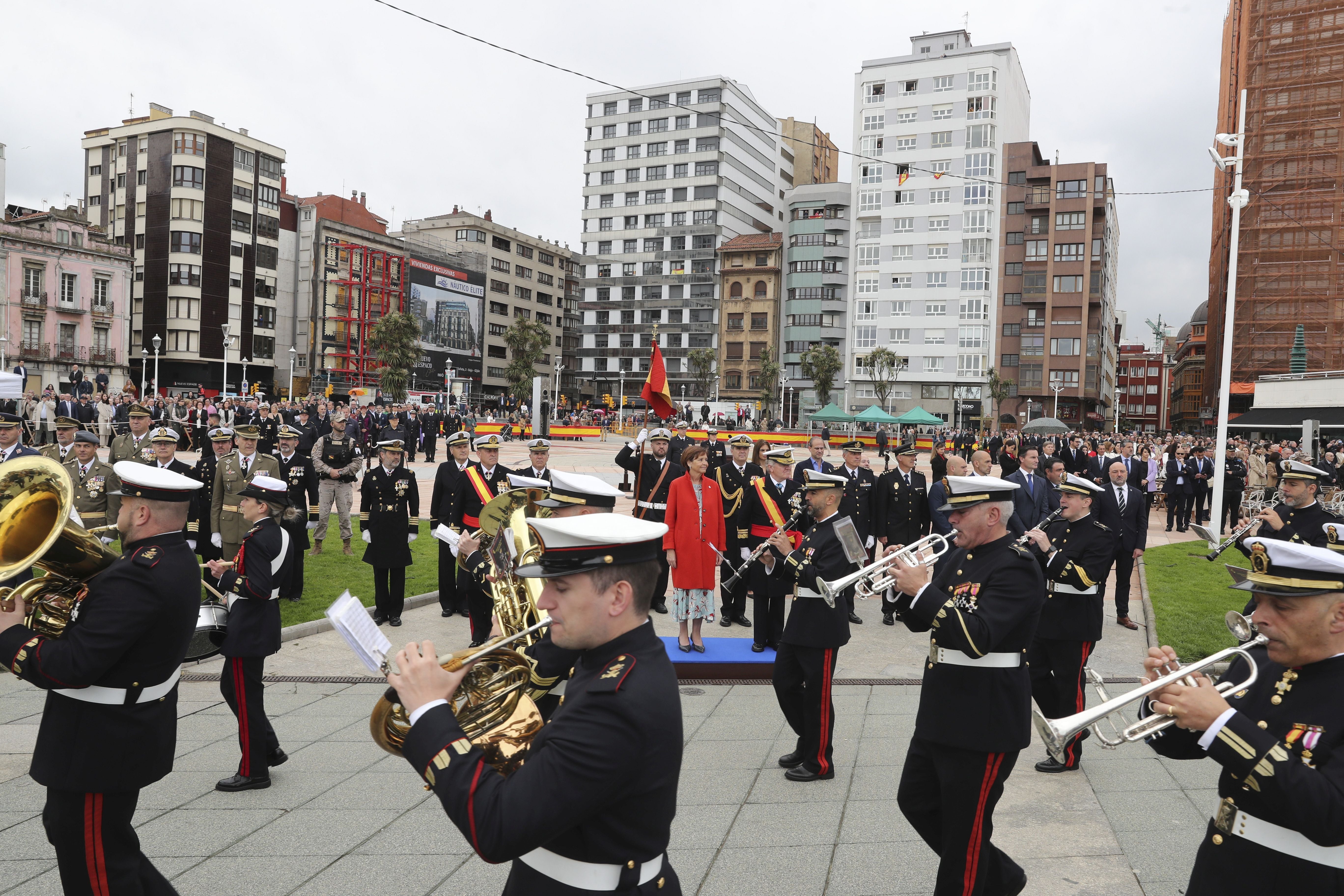 Las imágenes de la jura de bandera en Gijón (5)