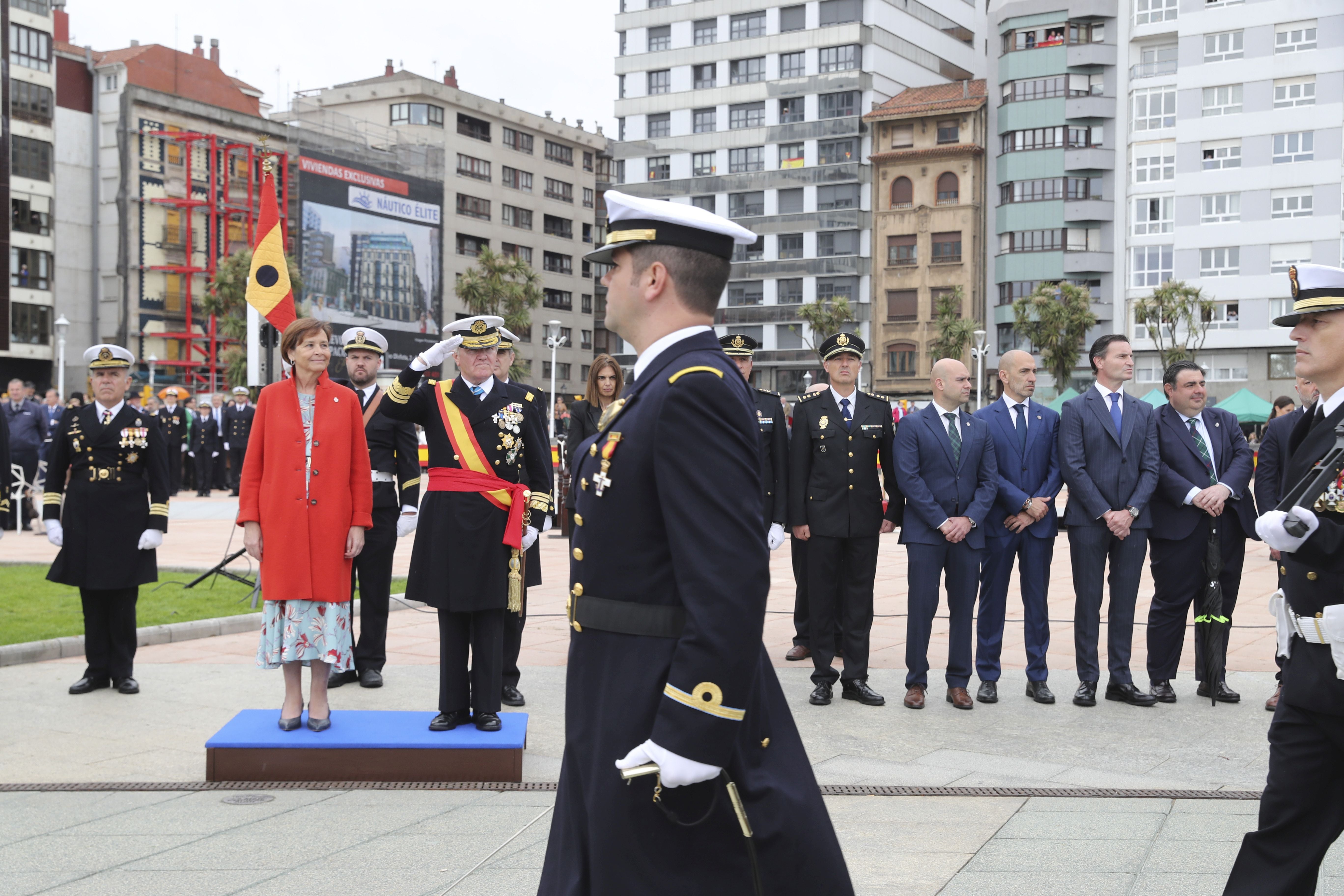 Las imágenes de la jura de bandera en Gijón (5)